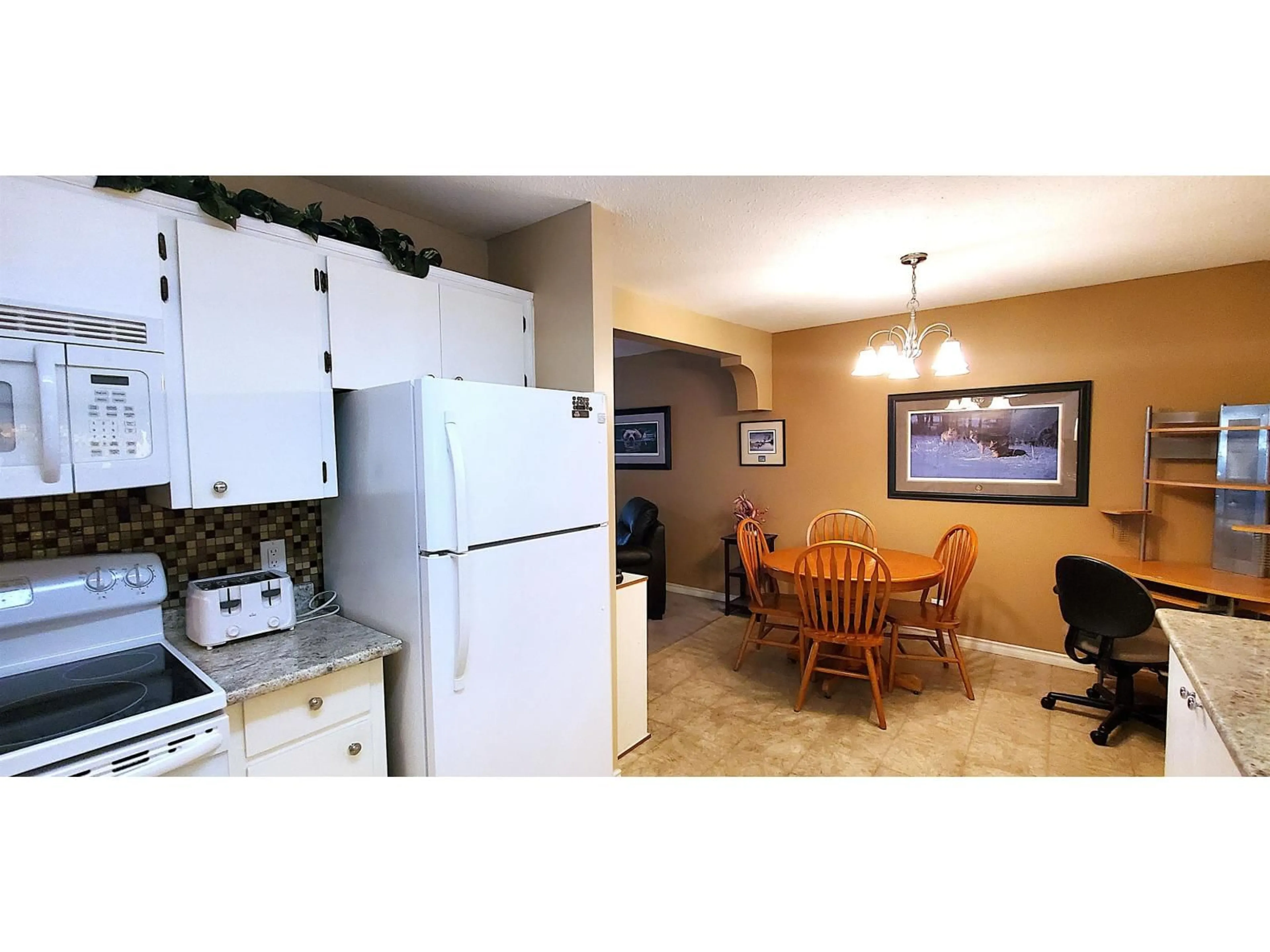 Standard kitchen, unknown for 202 - 33464 GEORGE FERGUSON, Abbotsford British Columbia V2S2L8
