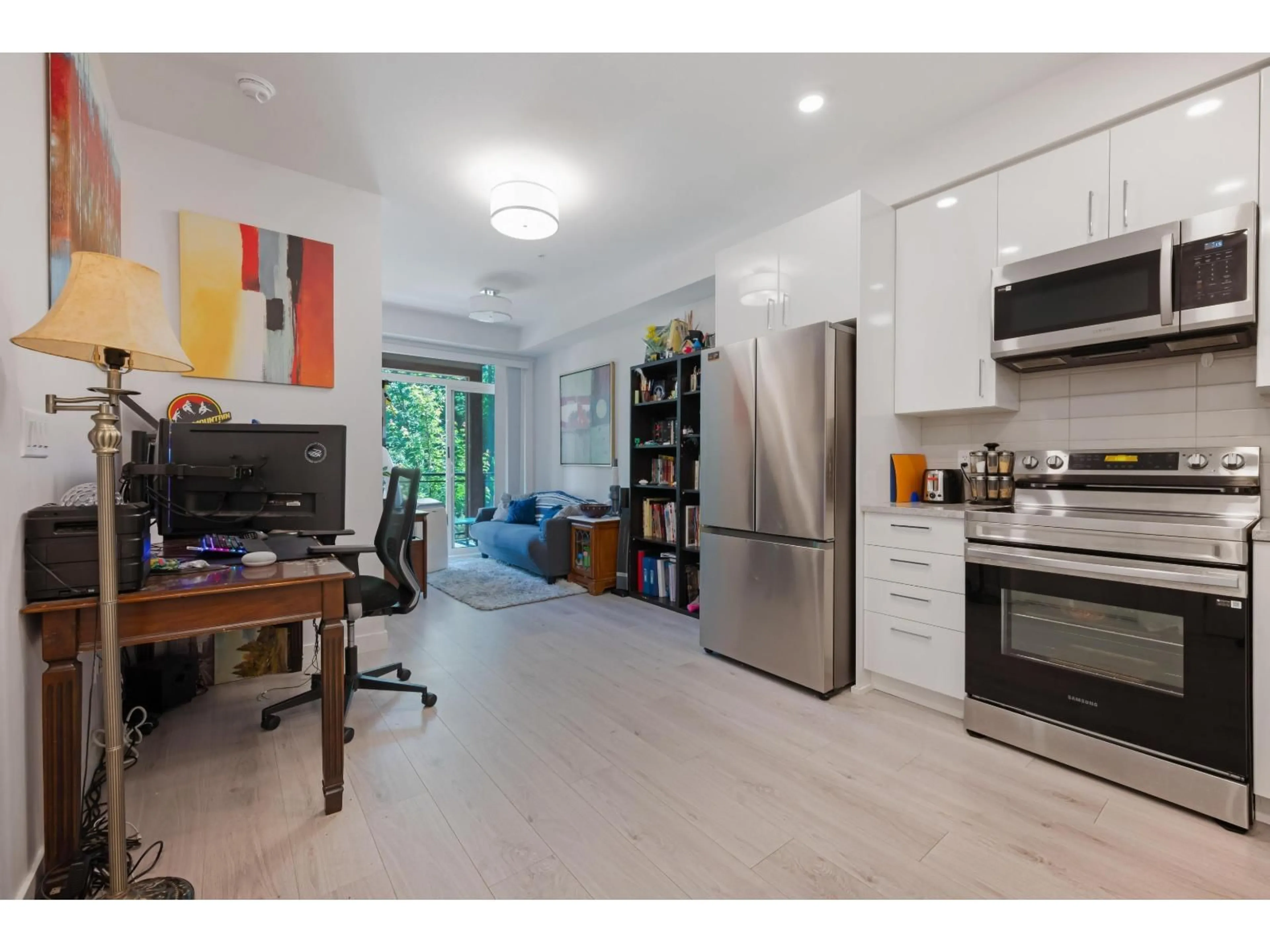 Open concept kitchen, unknown for 201 - 32690 14, Mission British Columbia V2V0K5