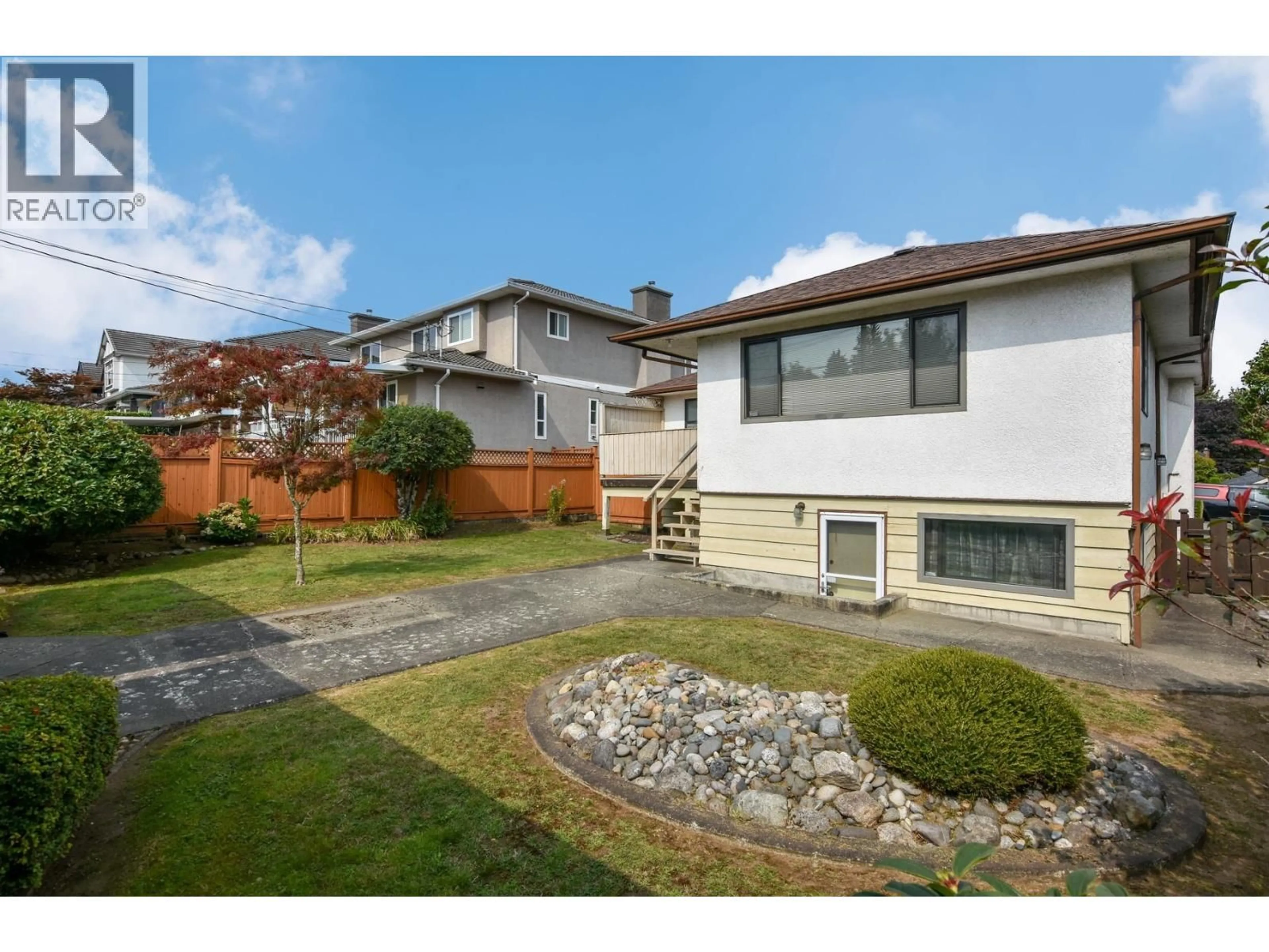 A pic from outside/outdoor area/front of a property/back of a property/a pic from drone, street for 6992 BURFORD STREET, Burnaby British Columbia V5E1S2