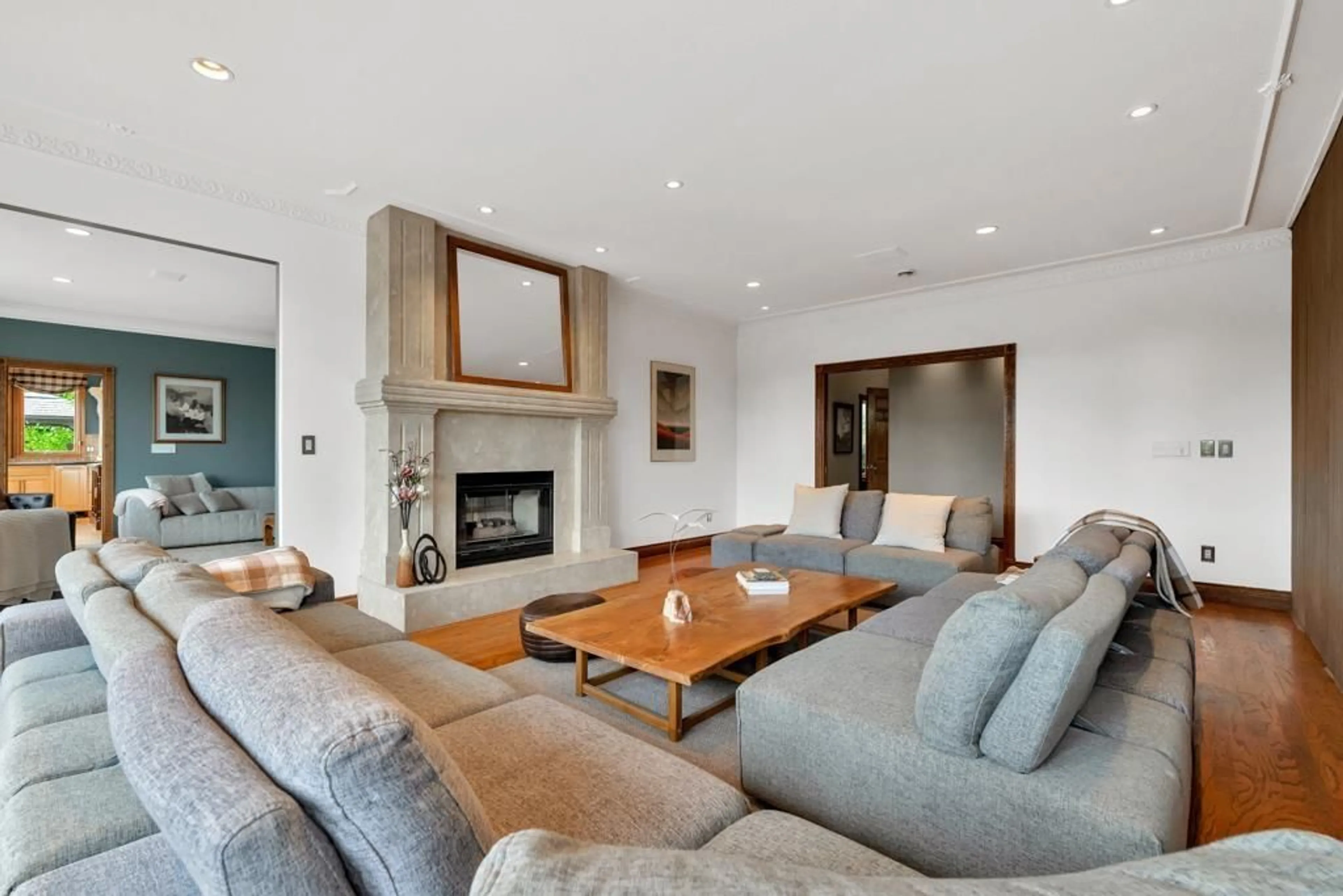 Living room with furniture, unknown for 12256 57, Surrey British Columbia V3X3H7