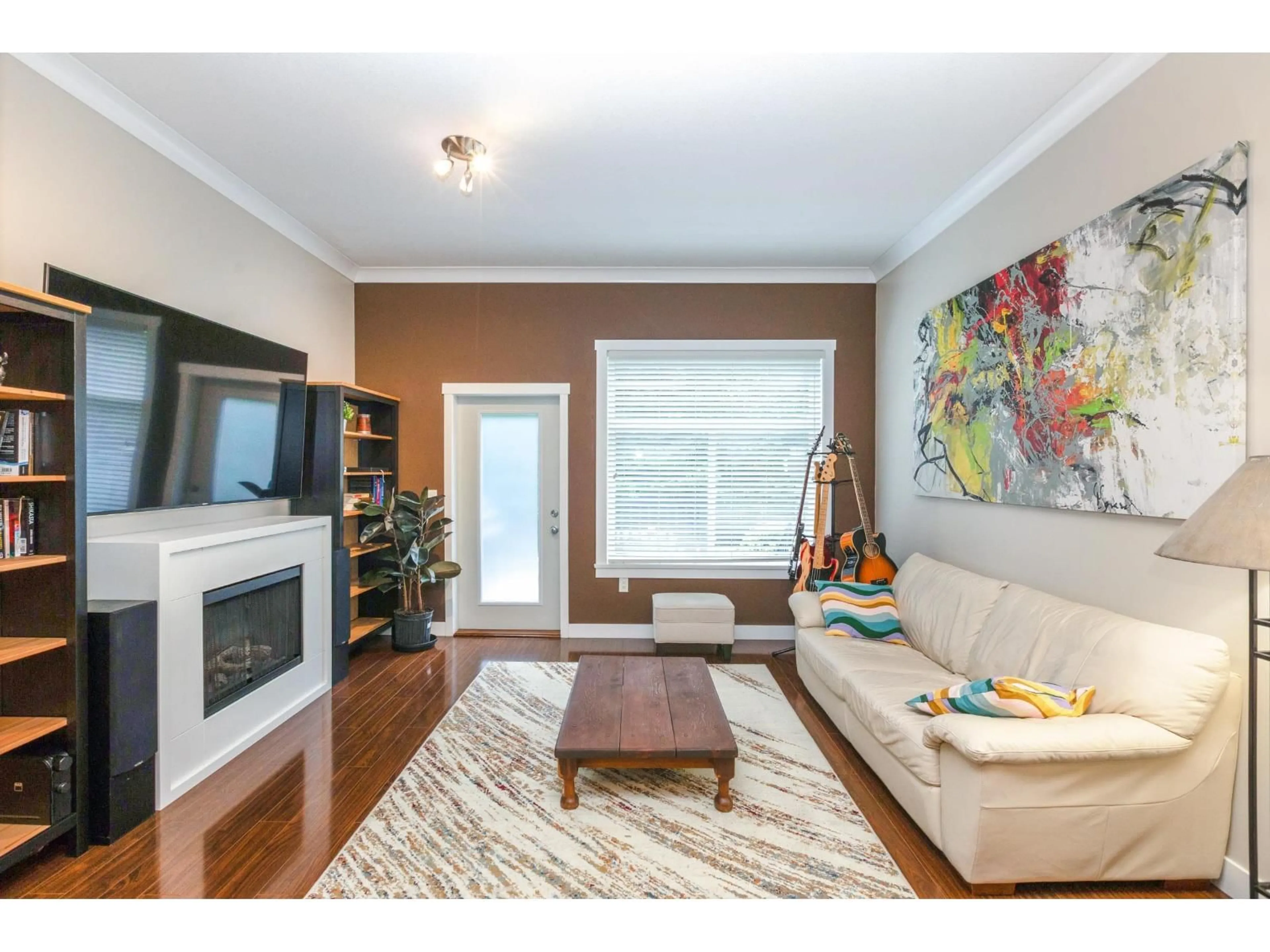 Living room with furniture, wood/laminate floor for 26 - 15075 60, Surrey British Columbia V3S1S1