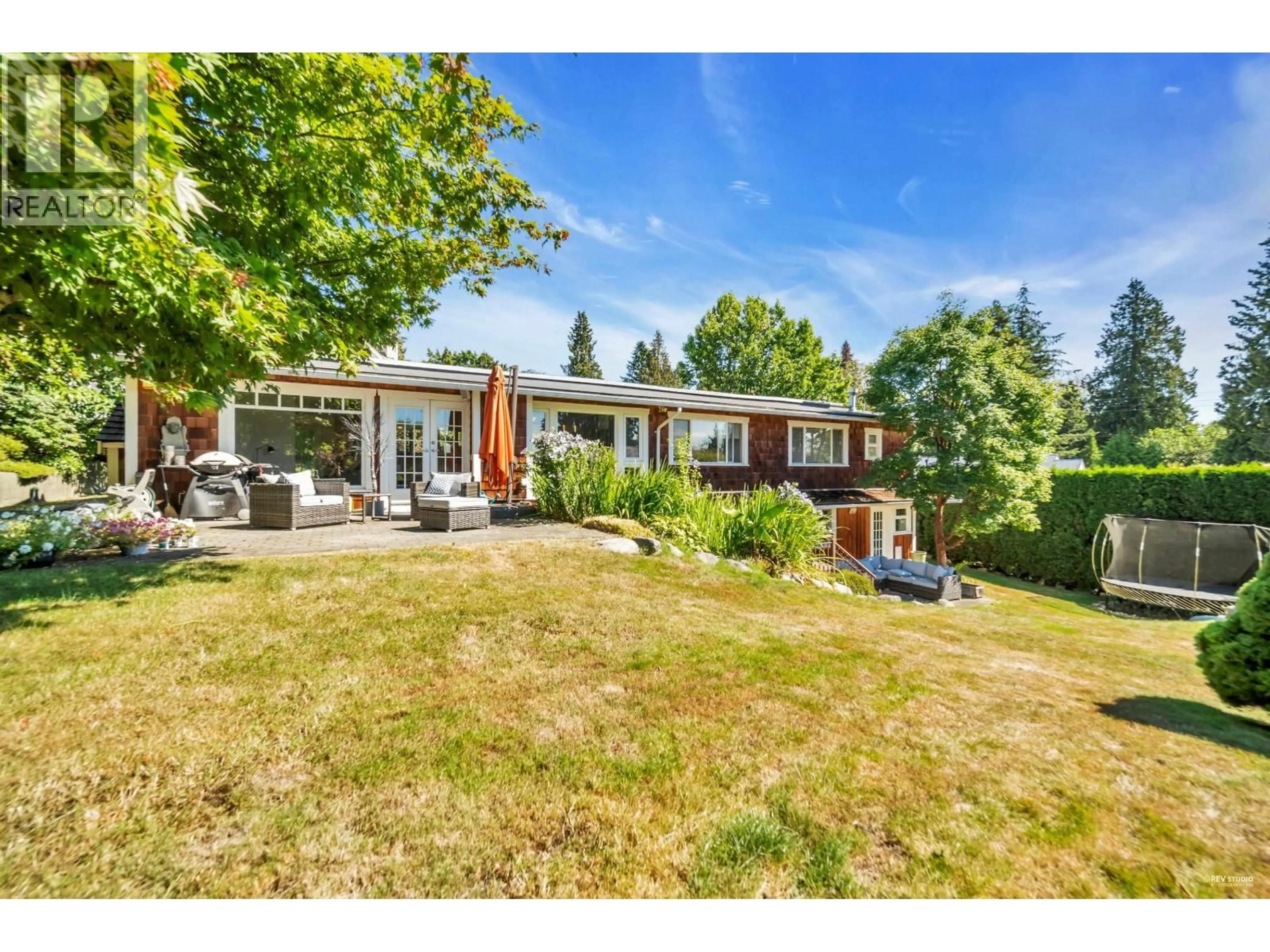 A pic from outside/outdoor area/front of a property/back of a property/a pic from drone, unknown for 2085 WESTDEAN CRESCENT, West Vancouver British Columbia V7V4A1