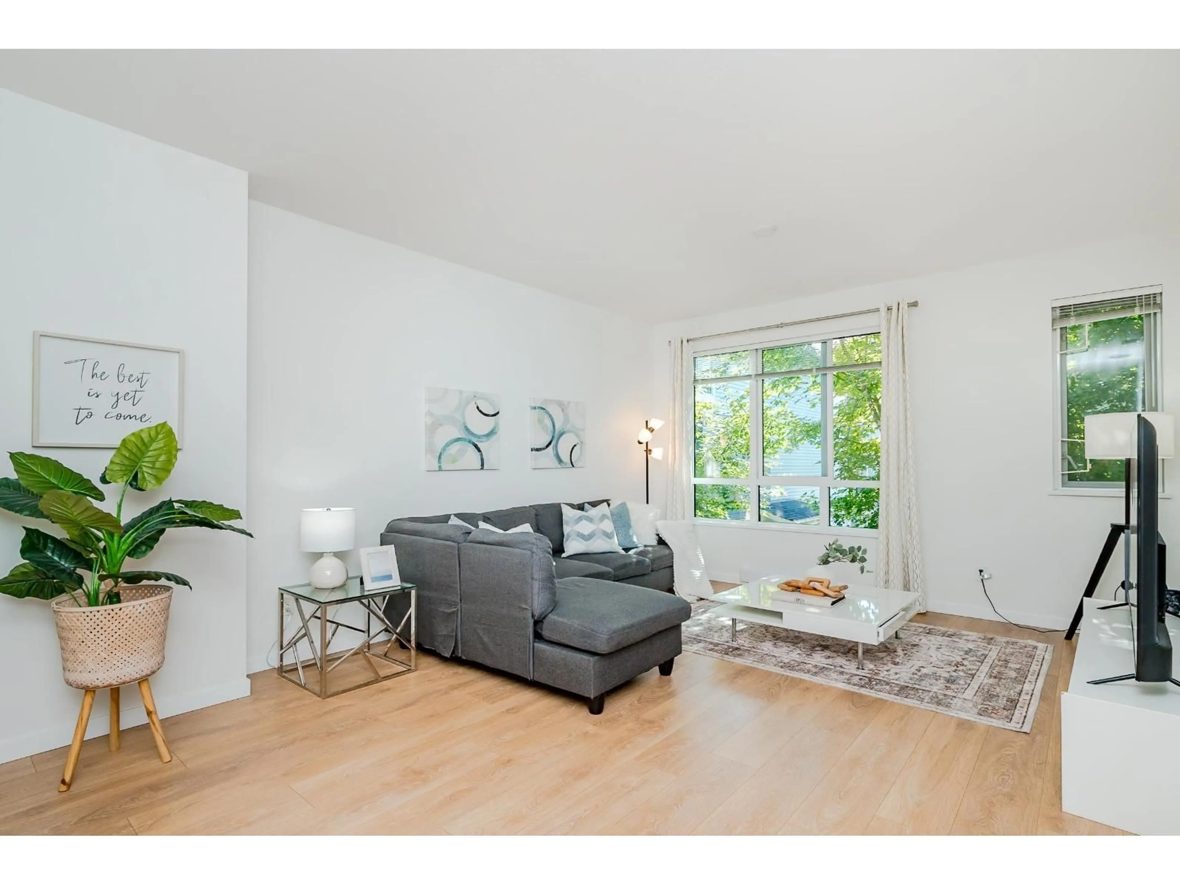 Living room with furniture, wood/laminate floor for 601 - 18505 LAURENSEN, Surrey British Columbia V4N6R8