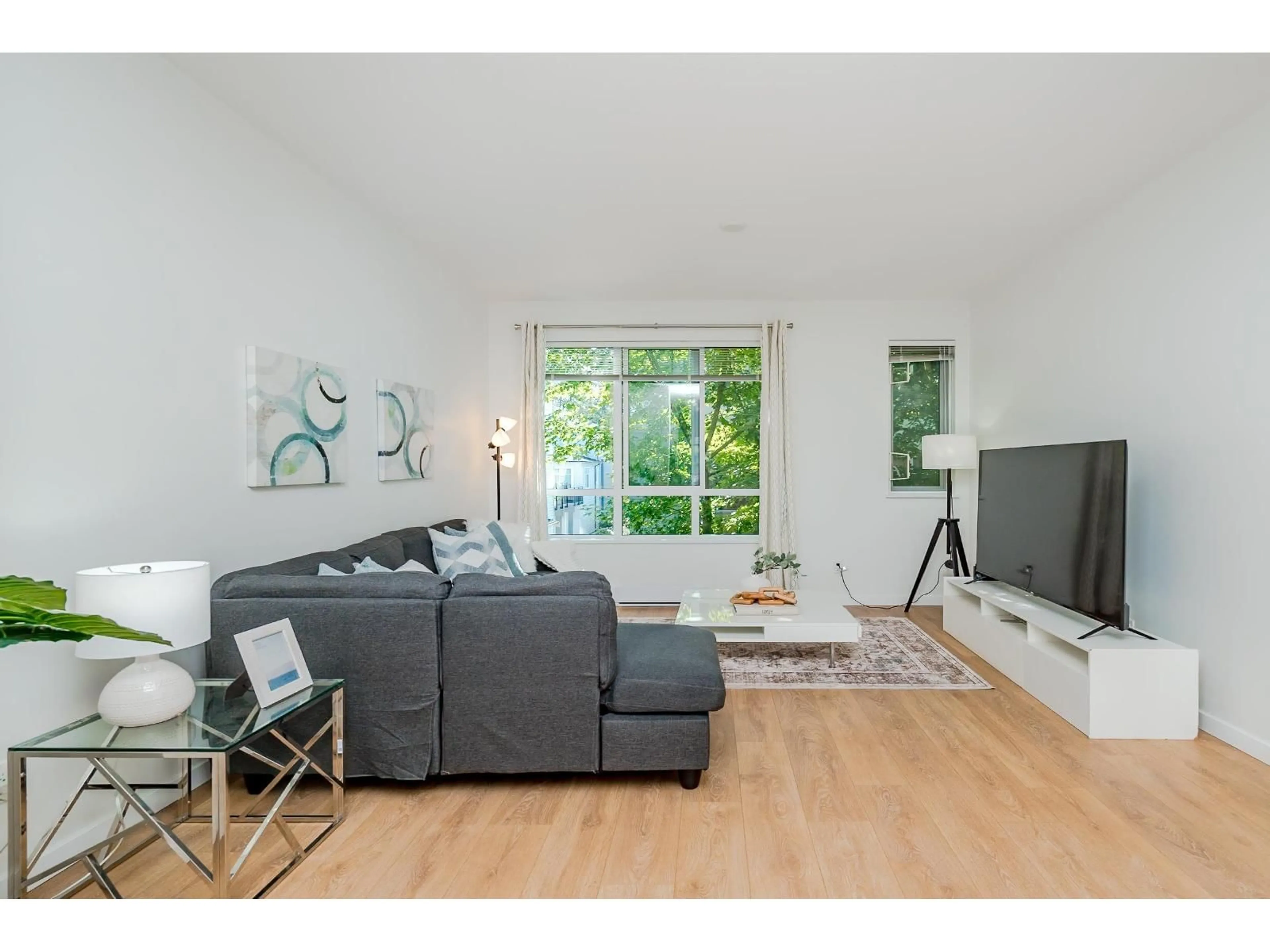 Living room with furniture, wood/laminate floor for 601 - 18505 LAURENSEN, Surrey British Columbia V4N6R8