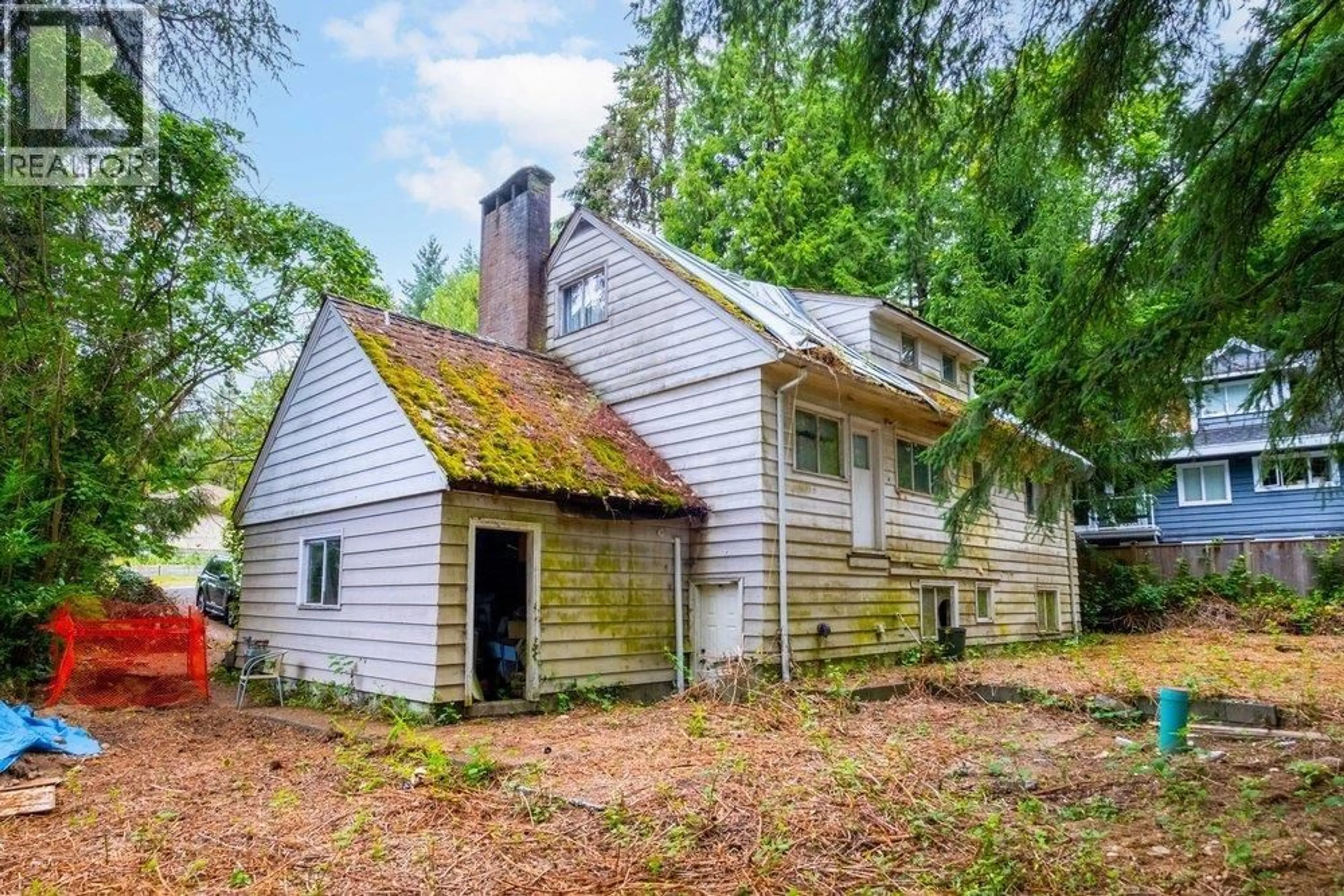 Home with vinyl exterior material, building for 3095 PLYMOUTH DRIVE, North Vancouver British Columbia V7H1C8