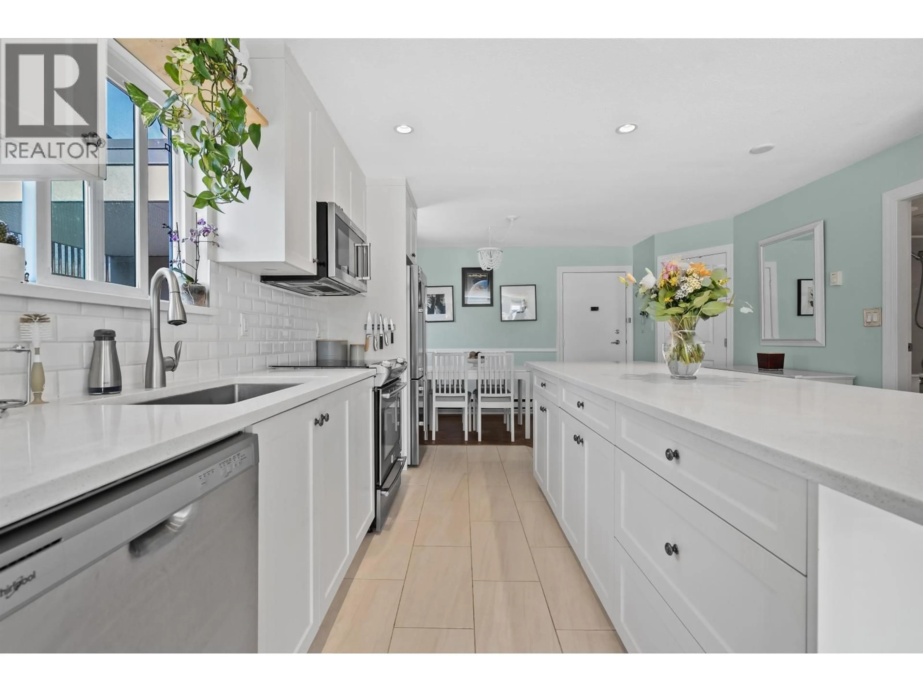Open concept kitchen, ceramic/tile floor for 305 - 2110 CORNWALL AVENUE, Vancouver British Columbia V6K1B4