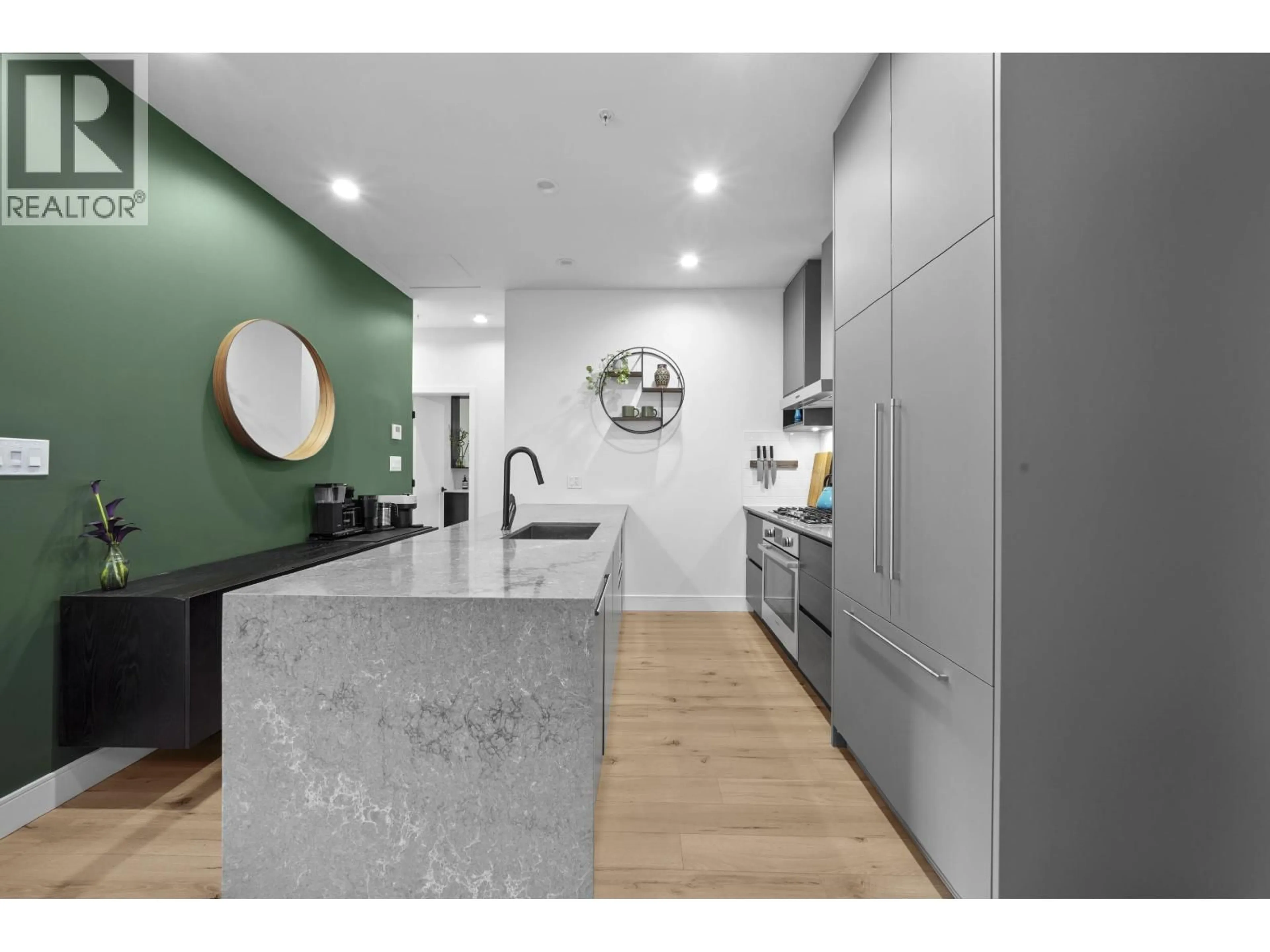 Open concept kitchen, ceramic/tile floor for 629 - 55 KLAHANIE DRIVE, Port Moody British Columbia V3H0M9