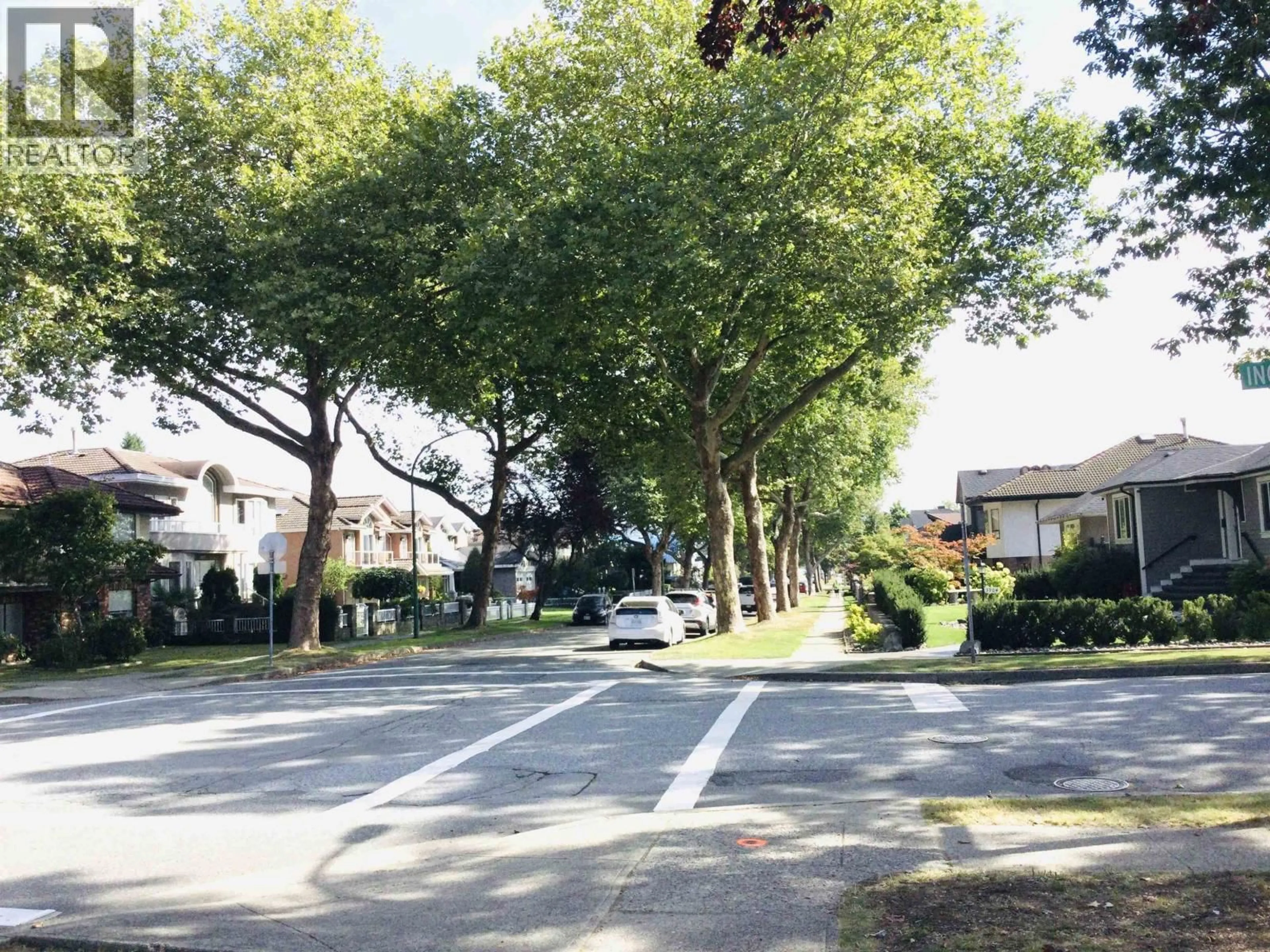 Parking for 3929 TRIUMPH STREET, Burnaby British Columbia V5C1Y9