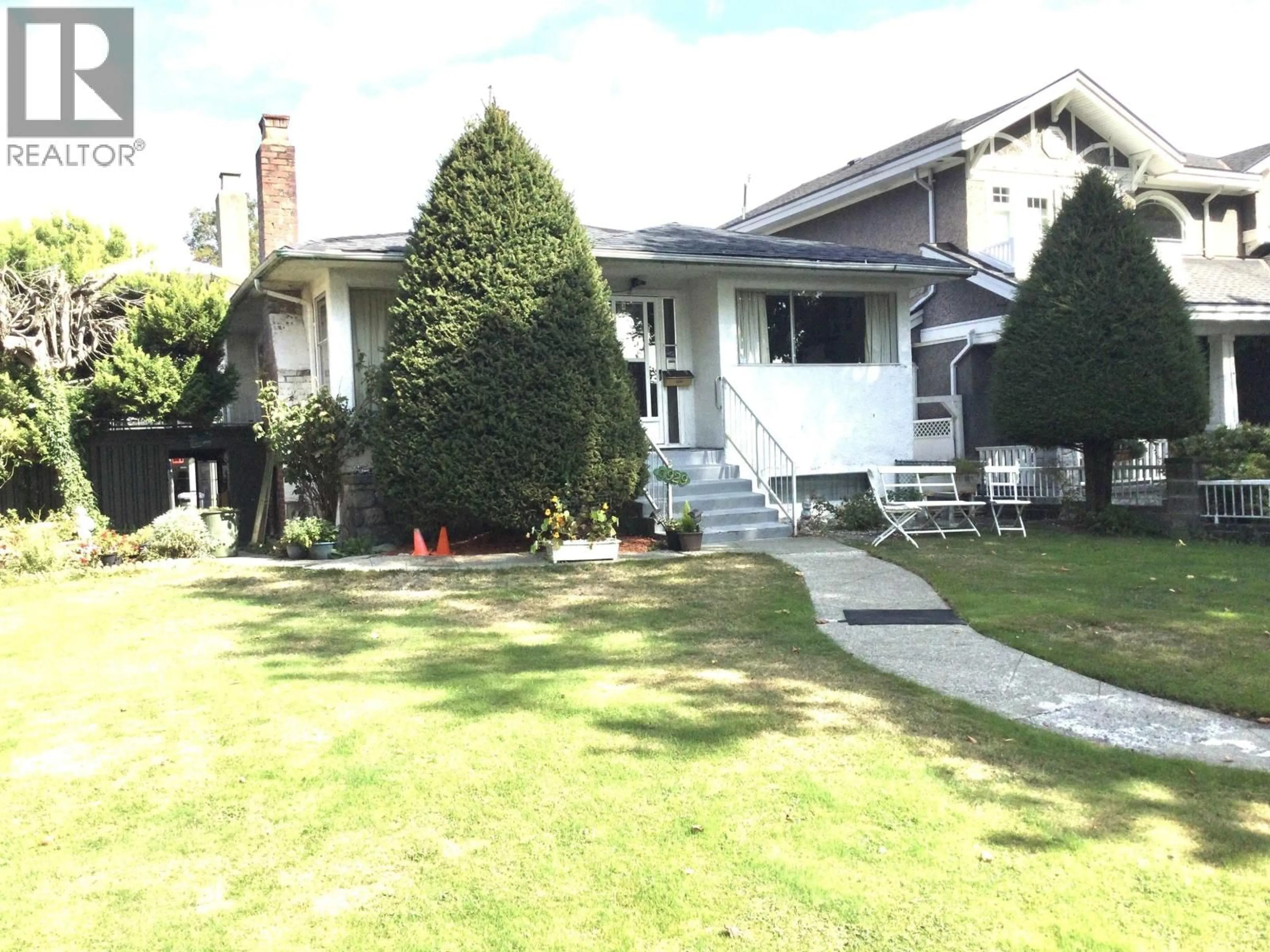 Unknown for 3929 TRIUMPH STREET, Burnaby British Columbia V5C1Y9