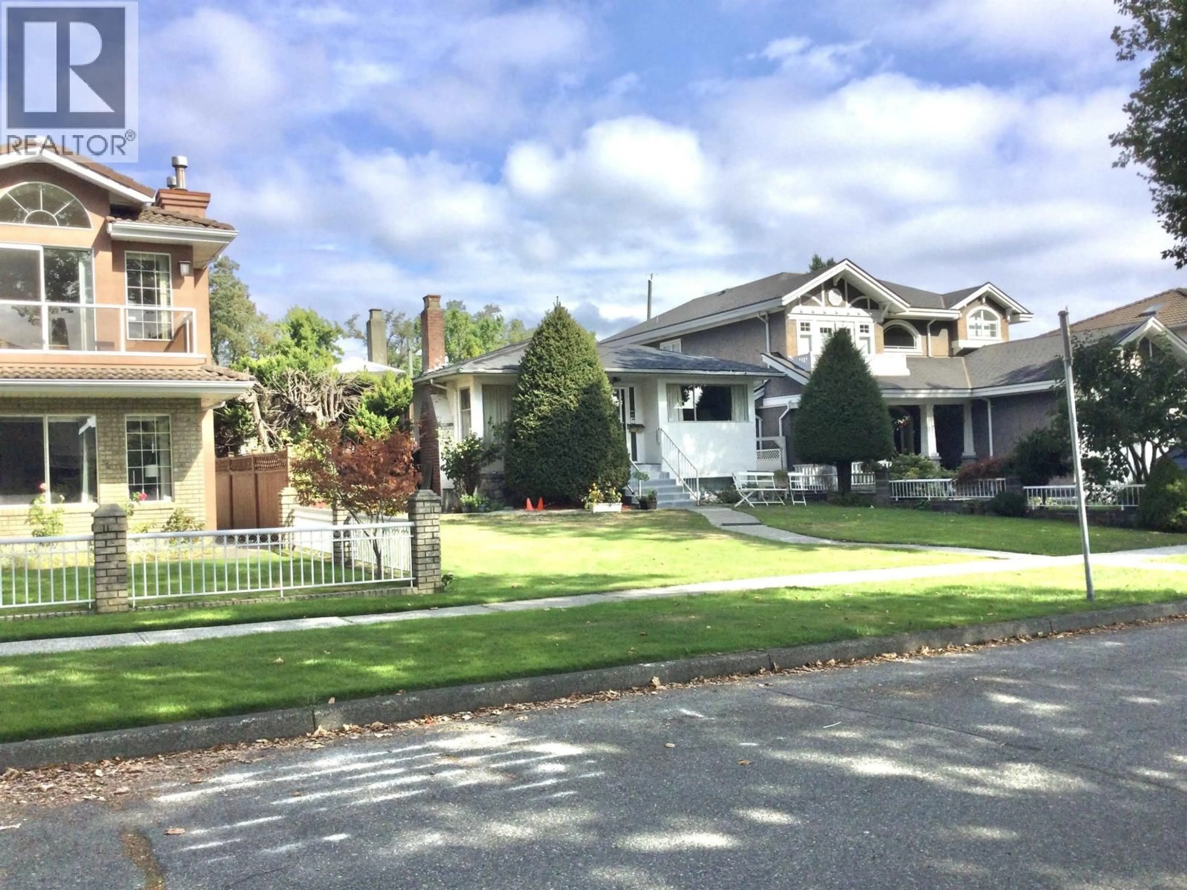 Unknown for 3929 TRIUMPH STREET, Burnaby British Columbia V5C1Y9