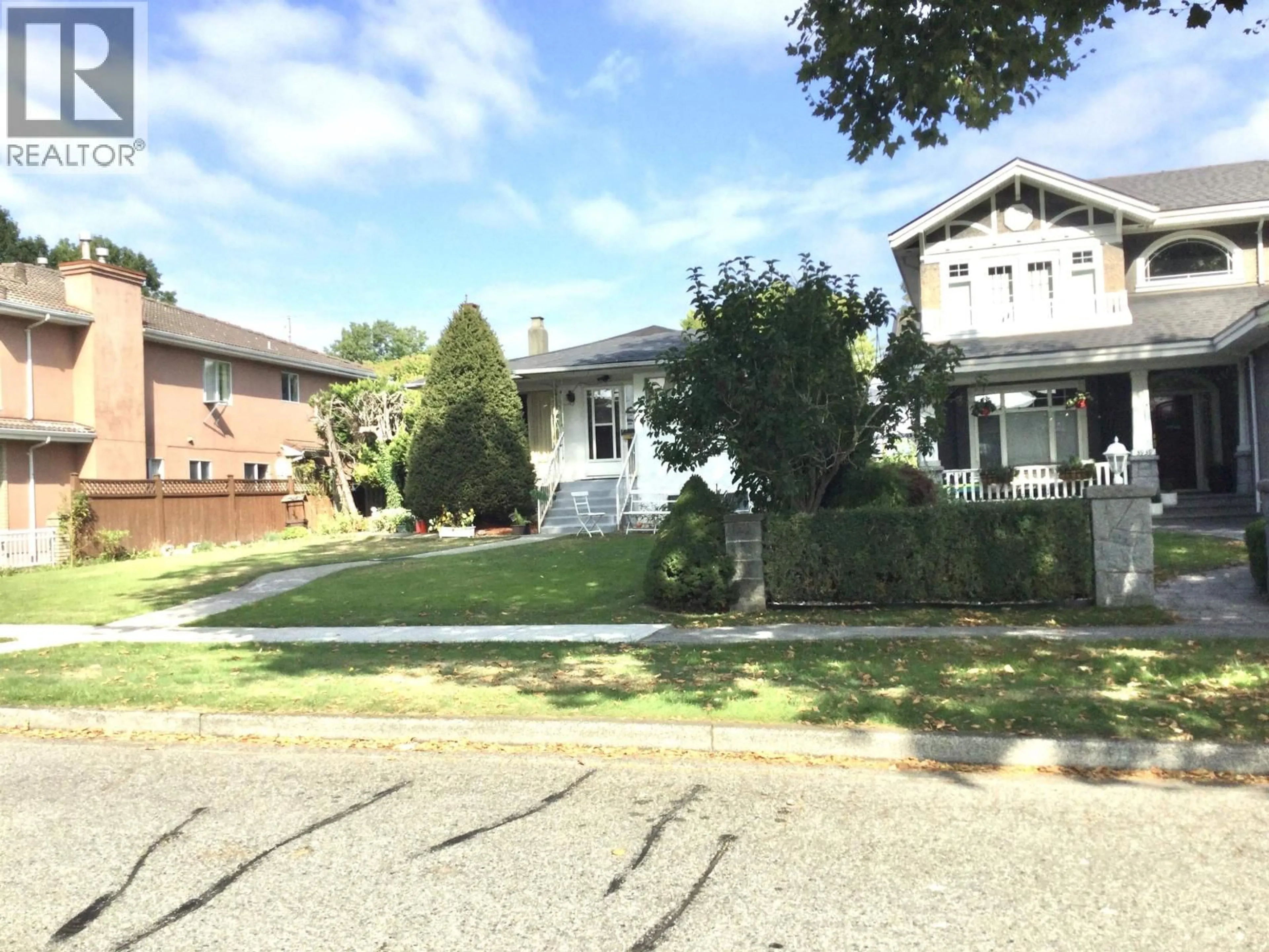 Blurry image for 3929 TRIUMPH STREET, Burnaby British Columbia V5C1Y9
