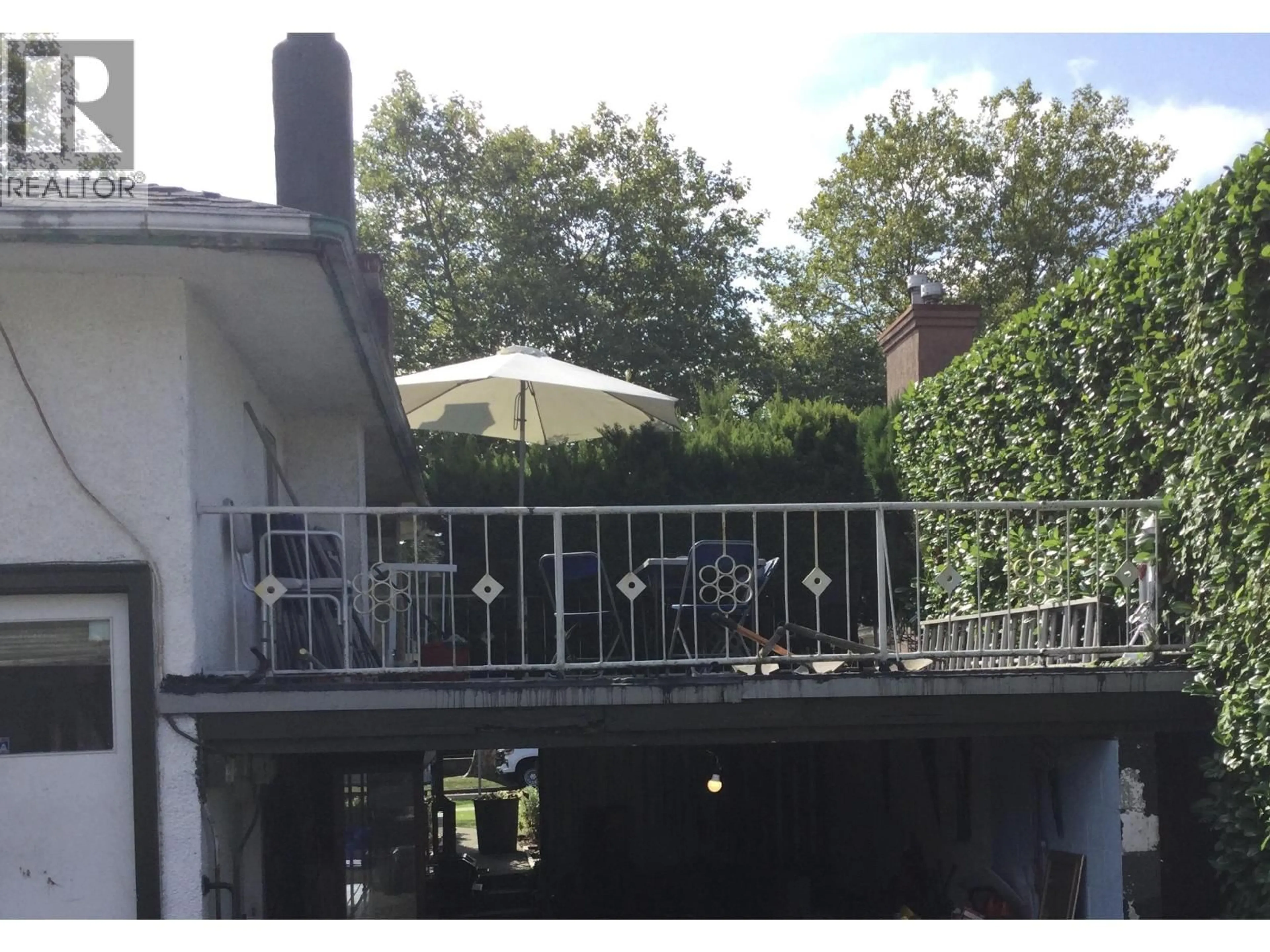 Patio, unknown for 3929 TRIUMPH STREET, Burnaby British Columbia V5C1Y9