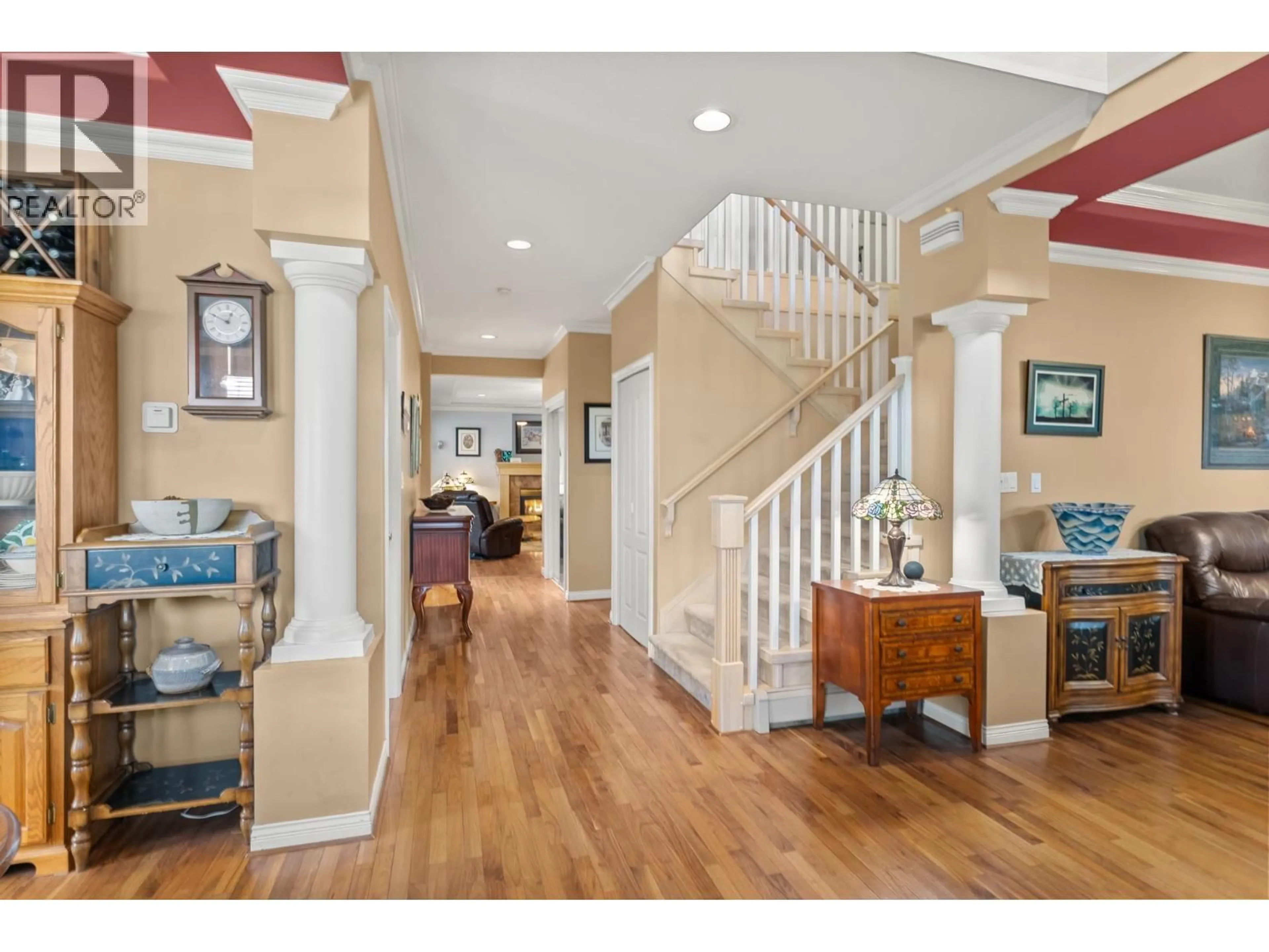 Indoor entryway for 330 ROSEHILL WYND, Delta British Columbia V4M3L9