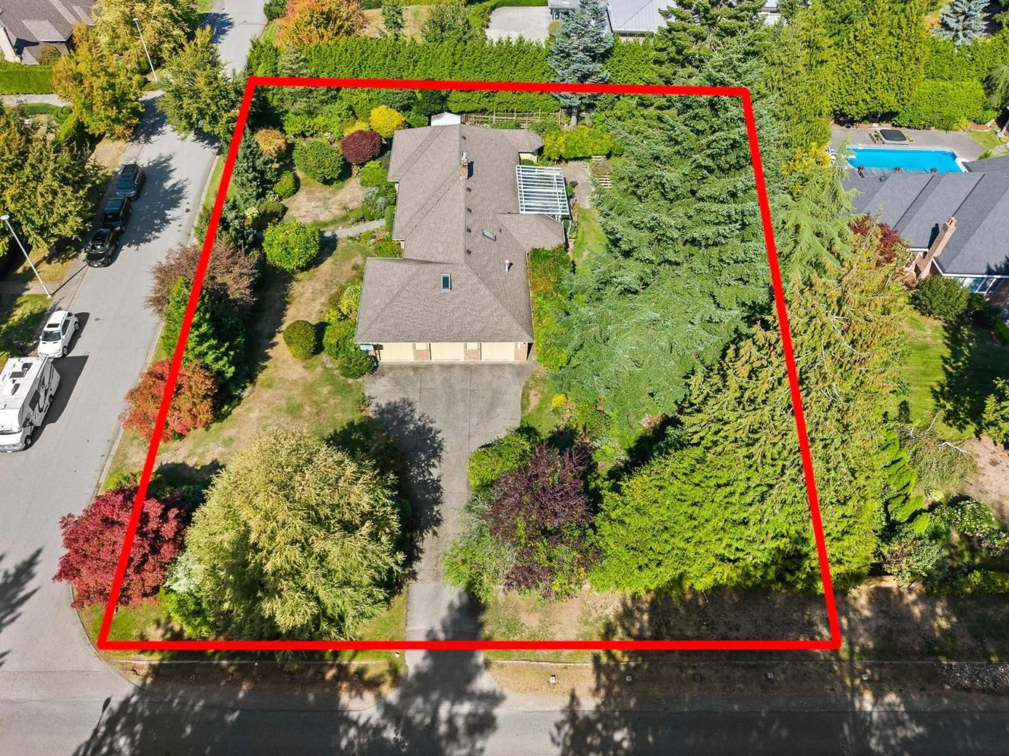 A pic from outside/outdoor area/front of a property/back of a property/a pic from drone, street for 3222 137A, Surrey British Columbia V4P2B5