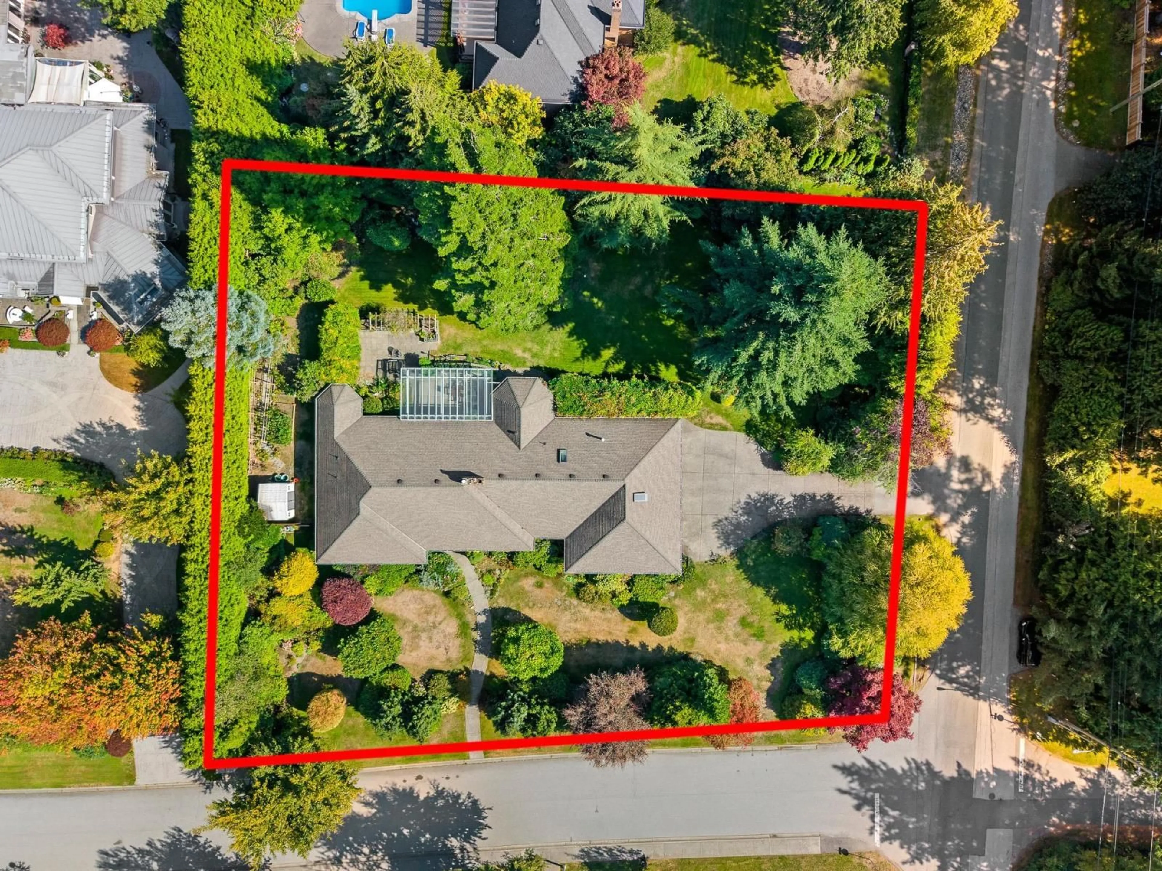 A pic from outside/outdoor area/front of a property/back of a property/a pic from drone, street for 3222 137A, Surrey British Columbia V4P2B5