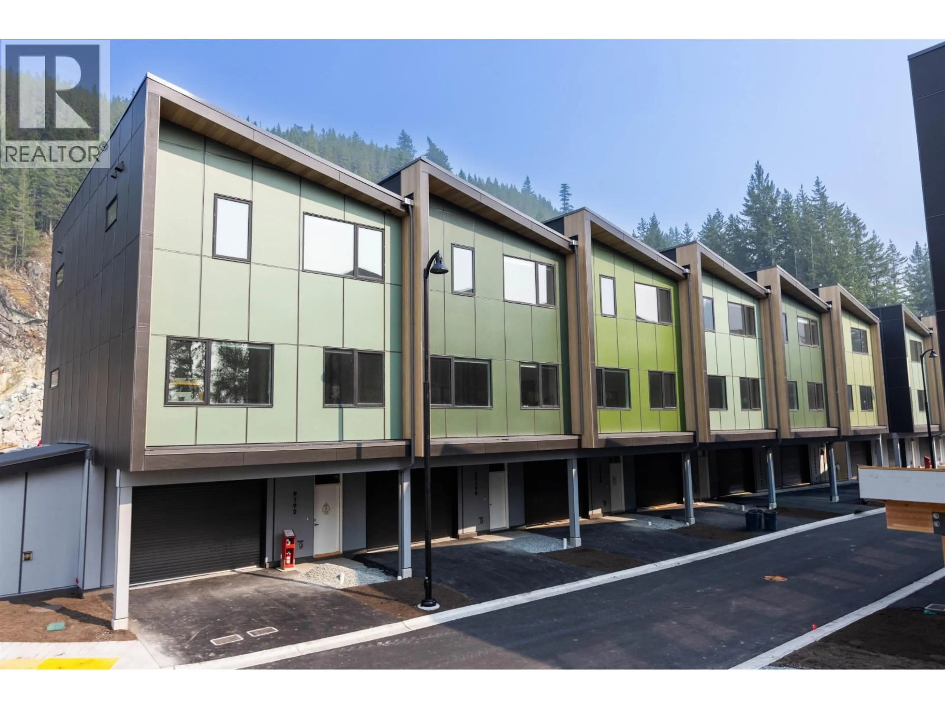 Home with vinyl exterior material, street for 25 - 1050 FINCH DRIVE, Squamish British Columbia V0V0V0