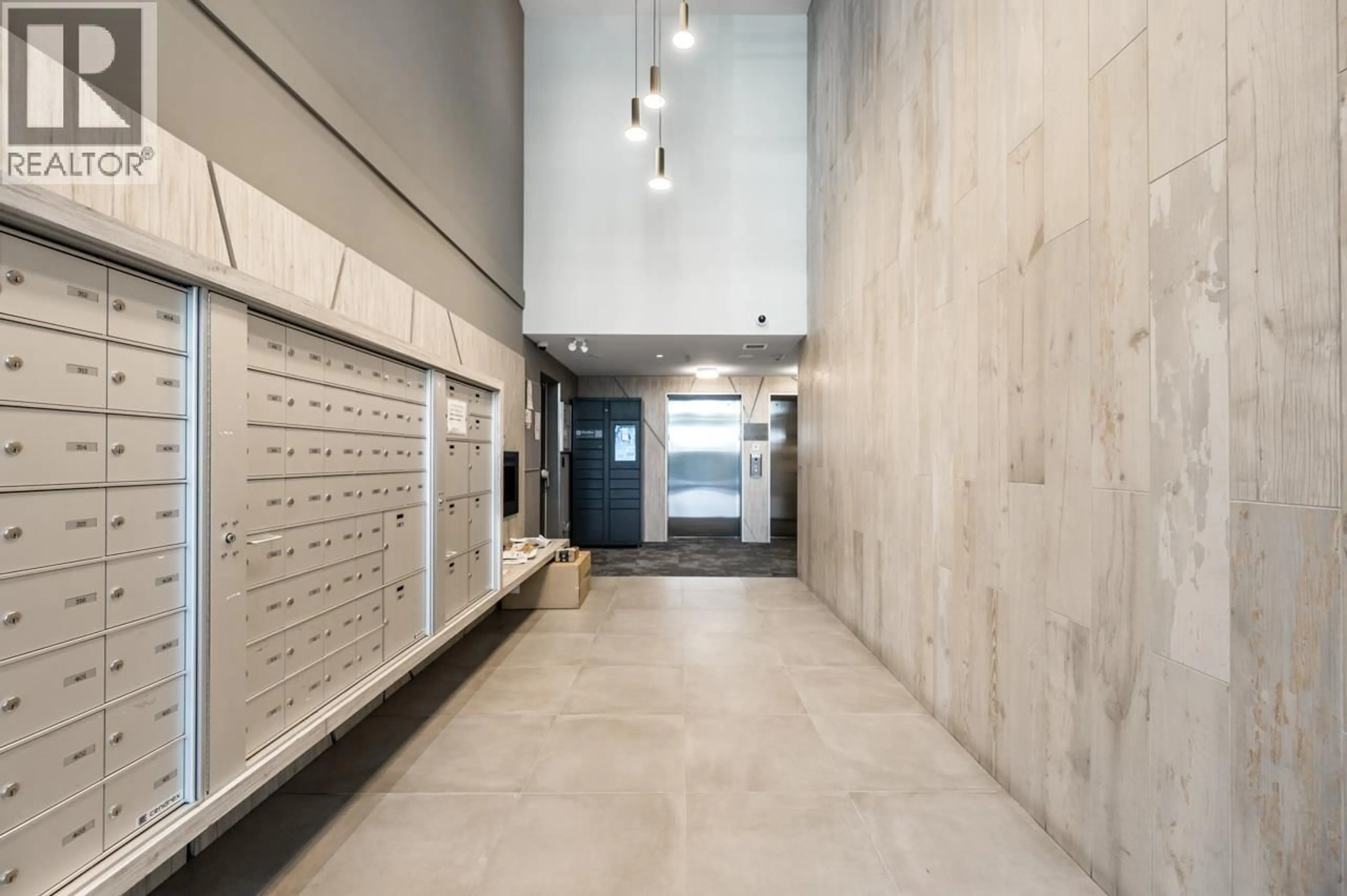 Indoor foyer for 507 - 1012 AUCKLAND STREET, New Westminster British Columbia V3M0M3