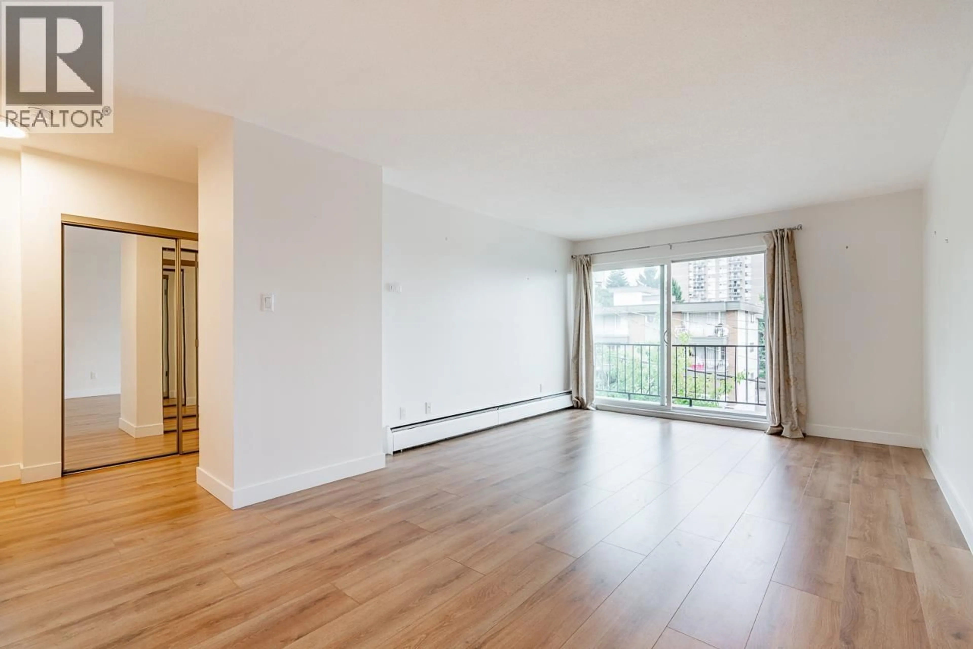 A pic of a room for 306 - 505 NINTH STREET, New Westminster British Columbia V3M3W6