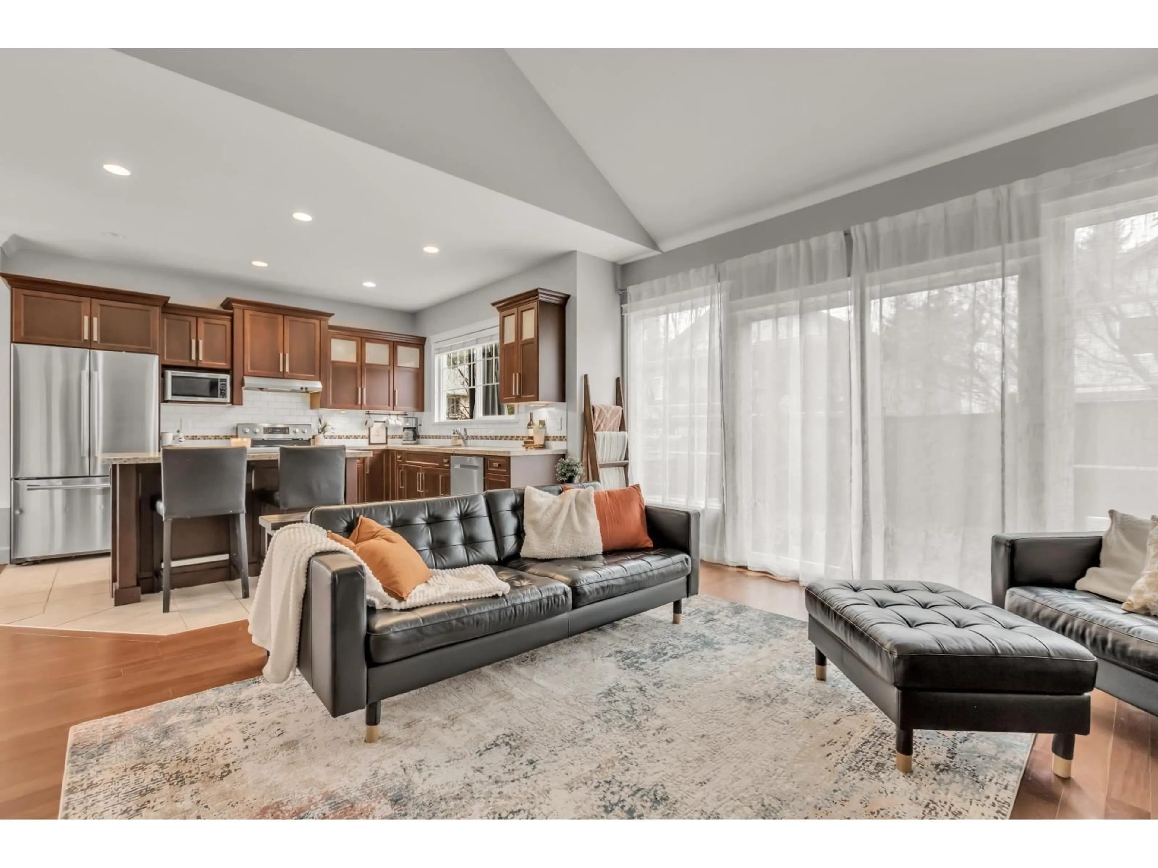 Living room with furniture, unknown for 10 - 32792 LIGHTBODY, Mission British Columbia V4S0B4