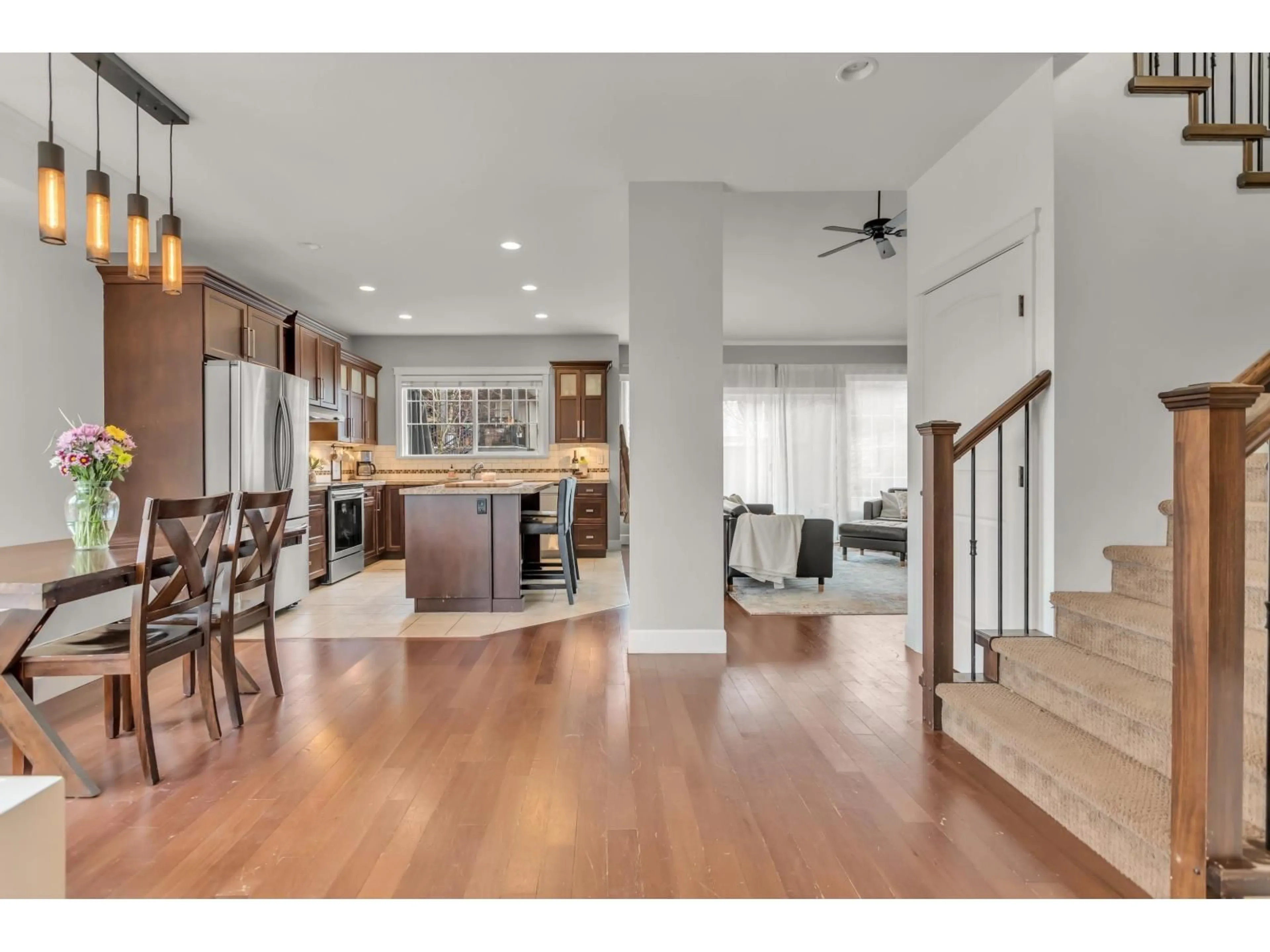 Open concept kitchen, wood/laminate floor for 10 - 32792 LIGHTBODY, Mission British Columbia V4S0B4