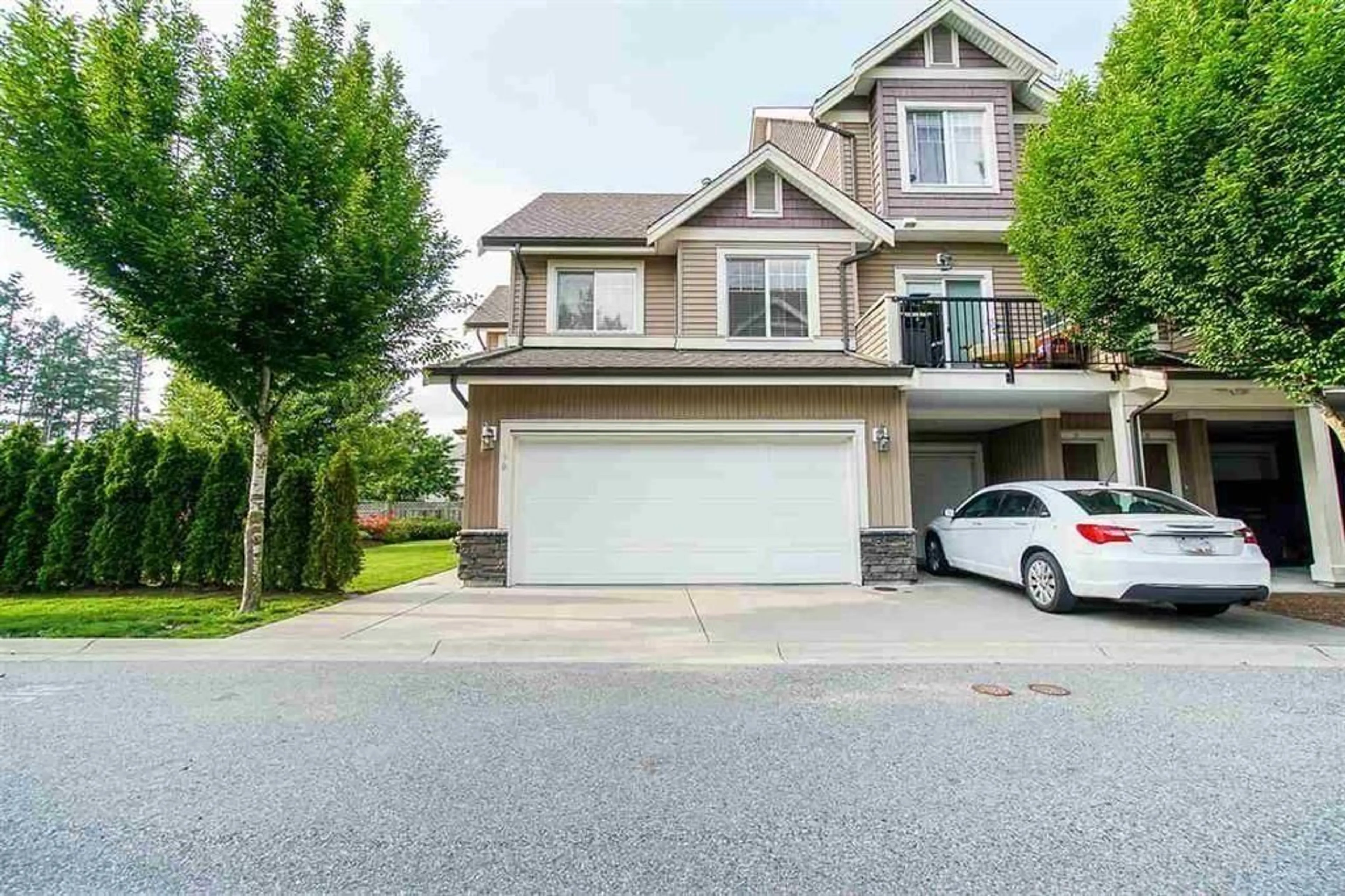 A pic from outside/outdoor area/front of a property/back of a property/a pic from drone, street for 10 - 32792 LIGHTBODY, Mission British Columbia V4S0B4