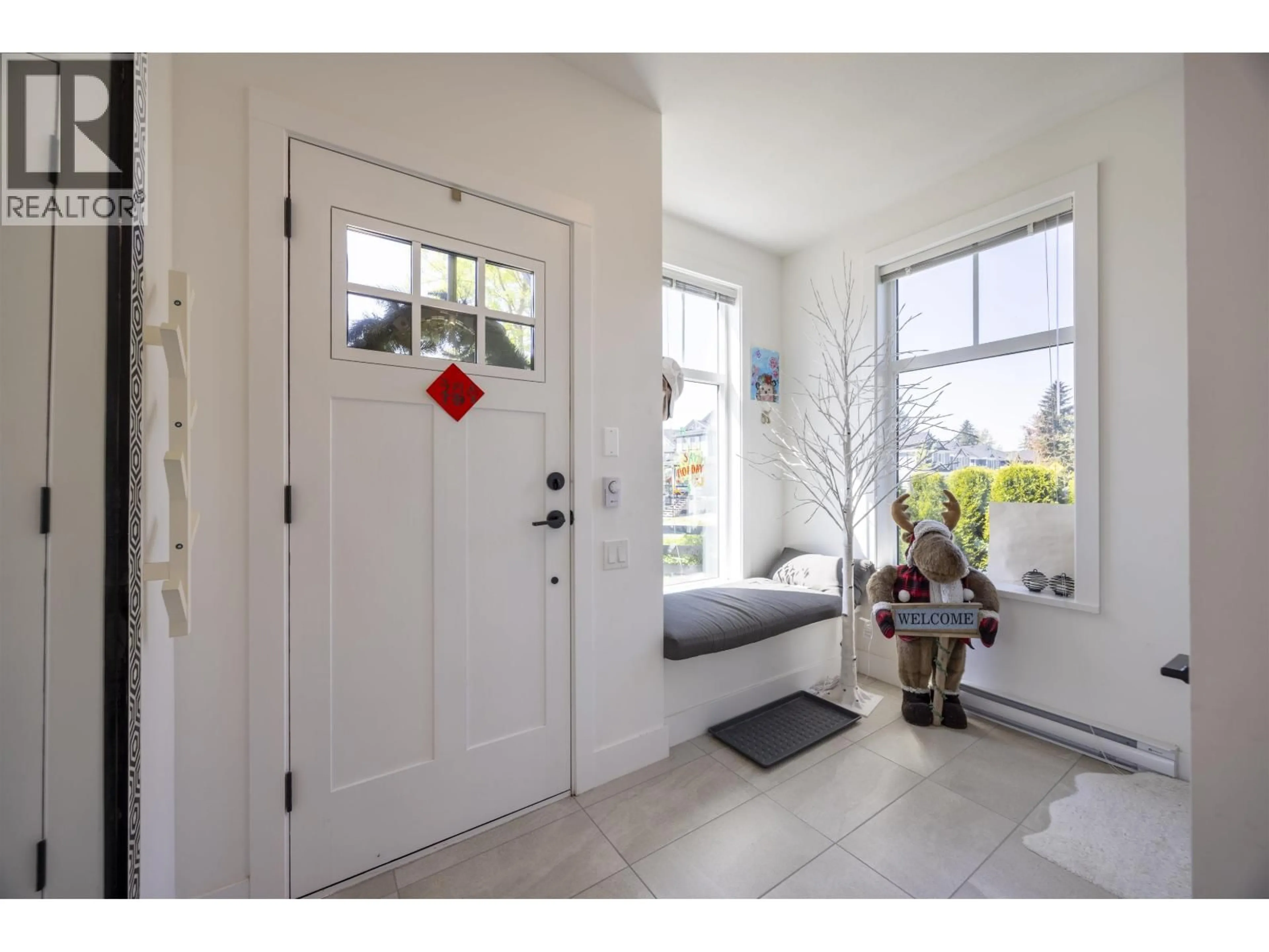 Indoor entryway for 101 - 3517 BAYCREST AVENUE, Coquitlam British Columbia V3B0S3