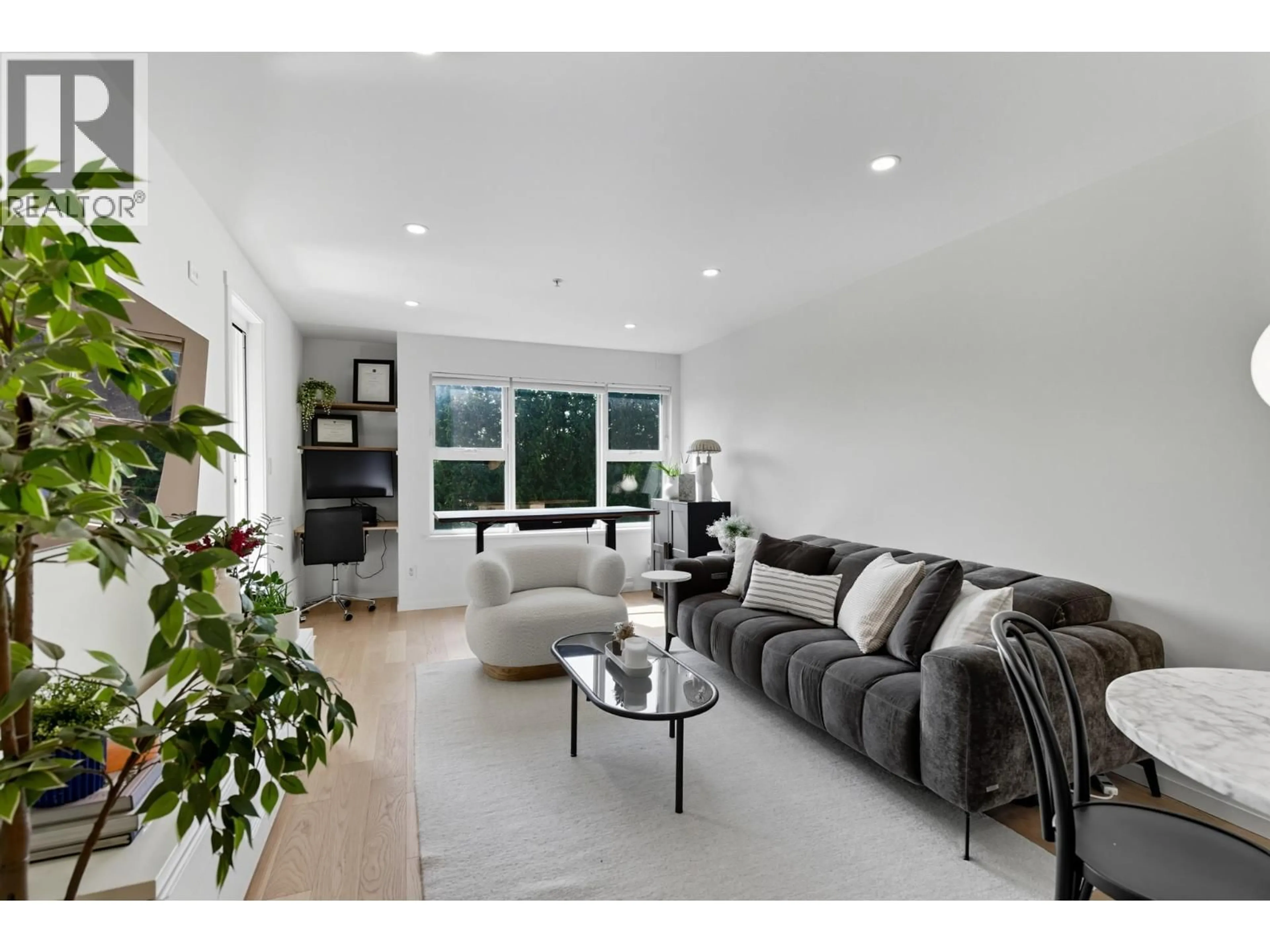 Living room with furniture, unknown for 412 - 315 KNOX STREET, New Westminster British Columbia V3L0B5