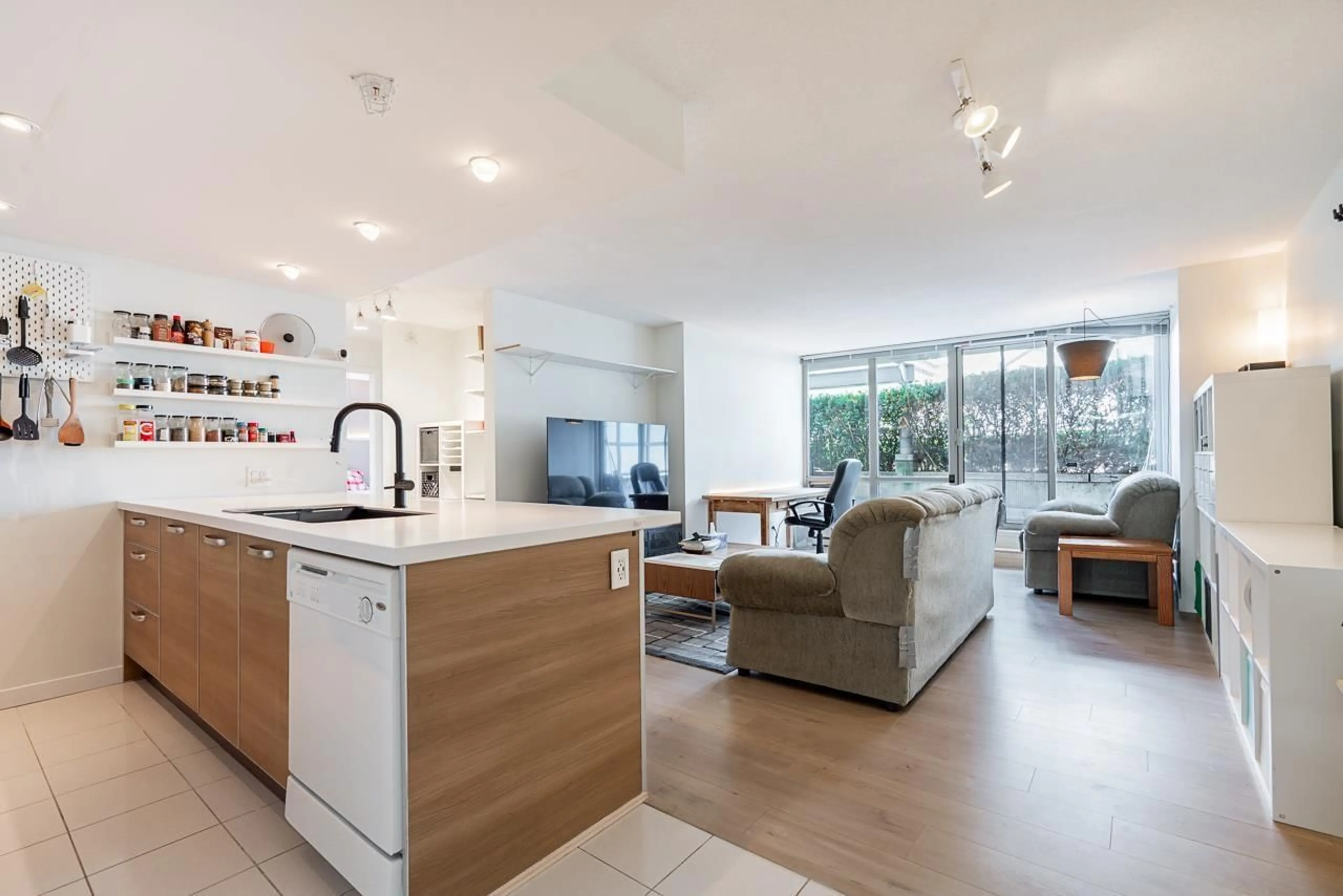 Open concept kitchen, unknown for 201 - 9981 WHALLEY, Surrey British Columbia V3T0G6