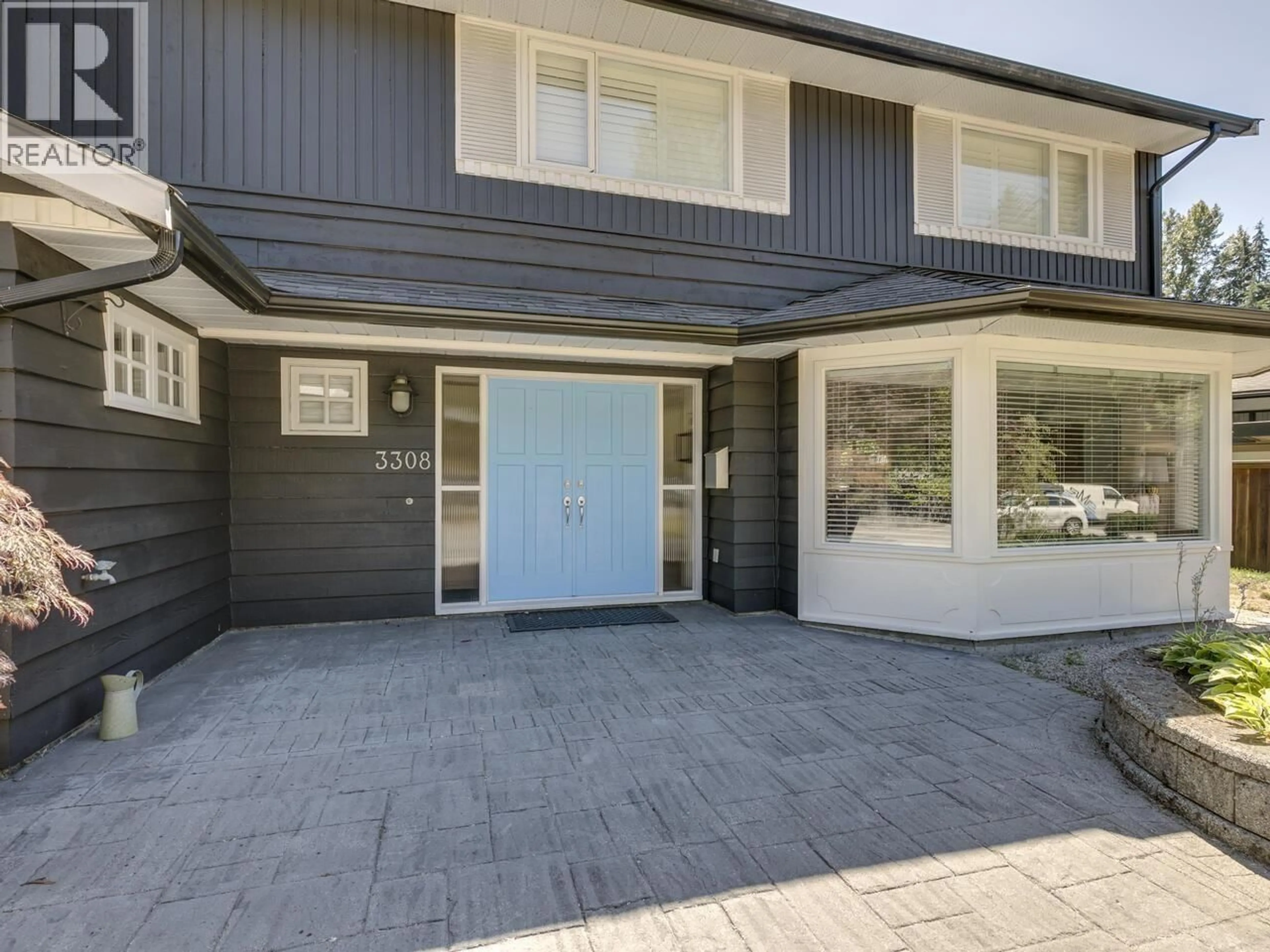 Home with vinyl exterior material, street for 3308 FAIRMONT ROAD, North Vancouver British Columbia V7R2W6