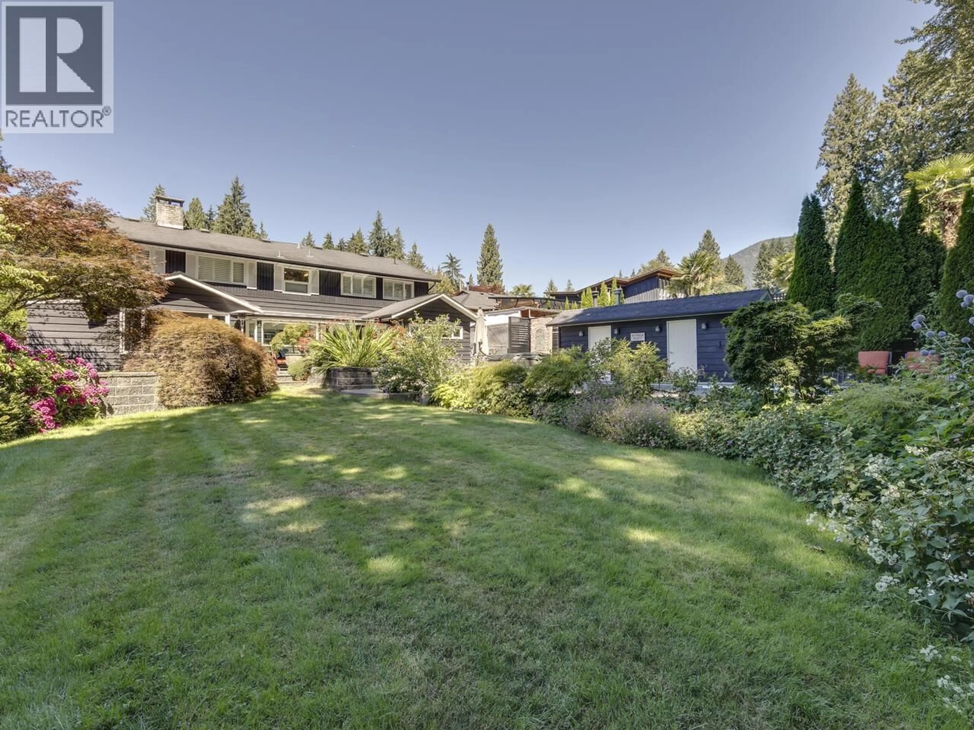 A pic from outside/outdoor area/front of a property/back of a property/a pic from drone, unknown for 3308 FAIRMONT ROAD, North Vancouver British Columbia V7R2W6