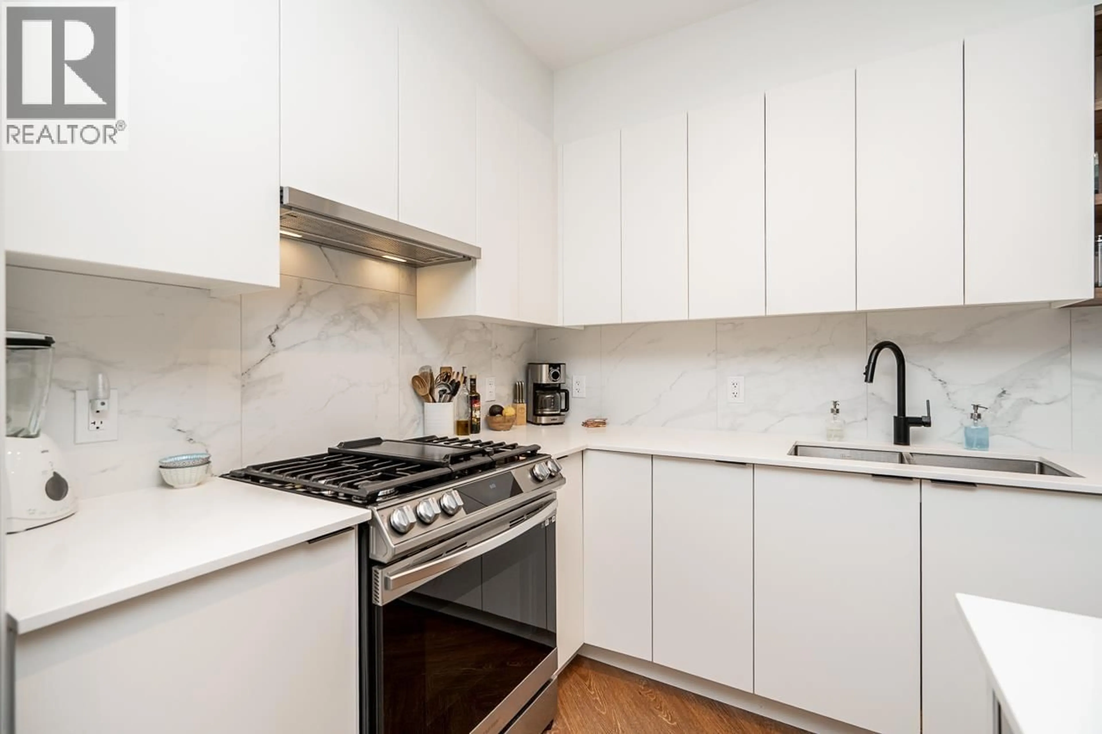 Standard kitchen, unknown for 420 - 3229 ST JOHNS STREET, Port Moody British Columbia V3H0M4