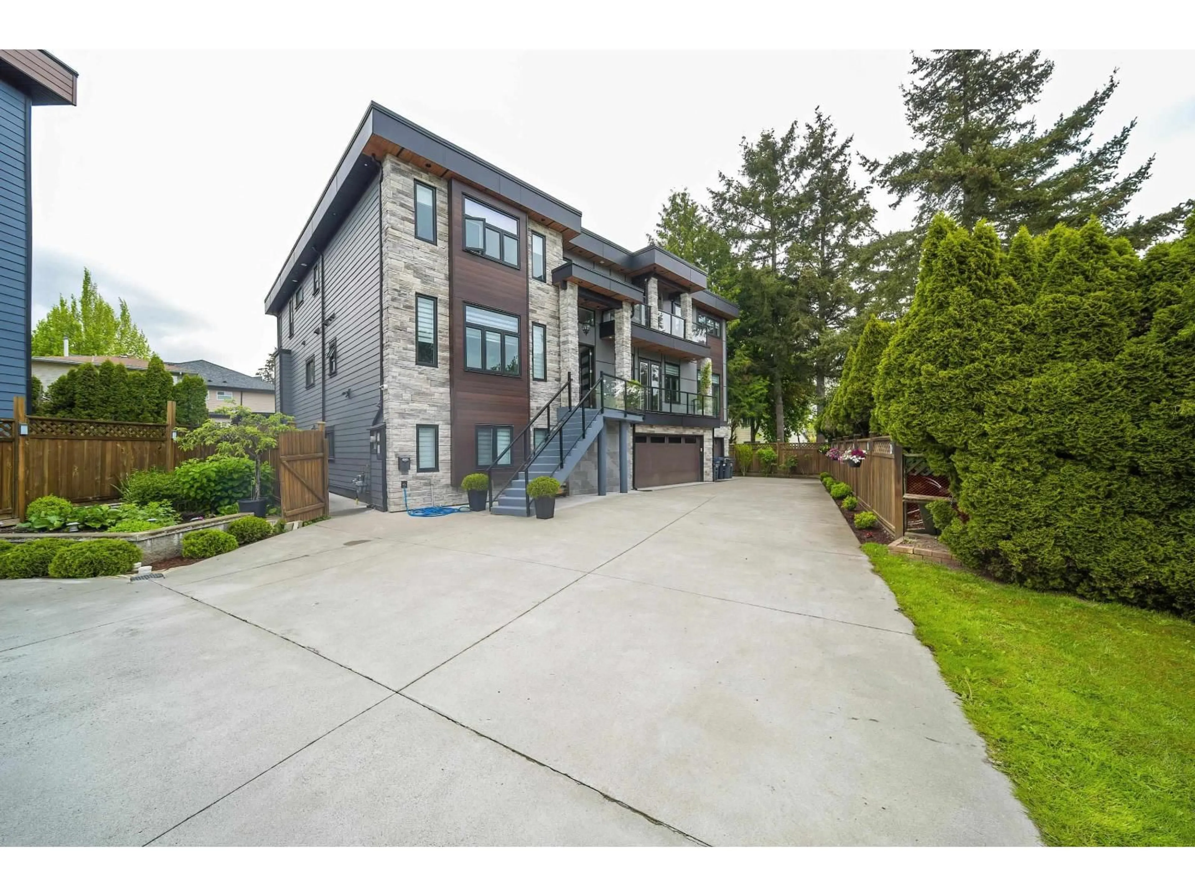 Unknown for 8558 145A, Surrey British Columbia V3S5T8