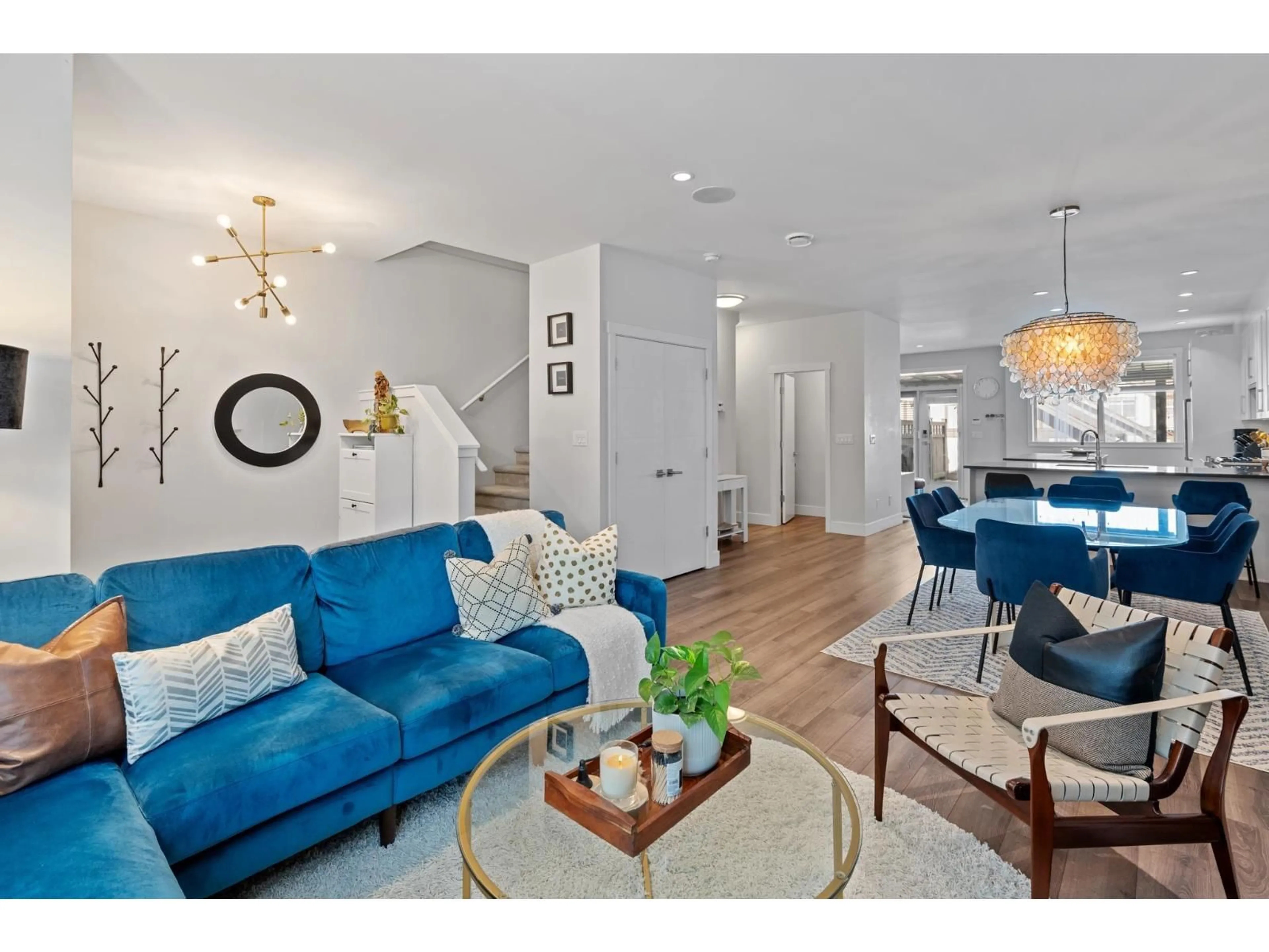 Living room with furniture, unknown for 16447 24, Surrey British Columbia V3Z0V8