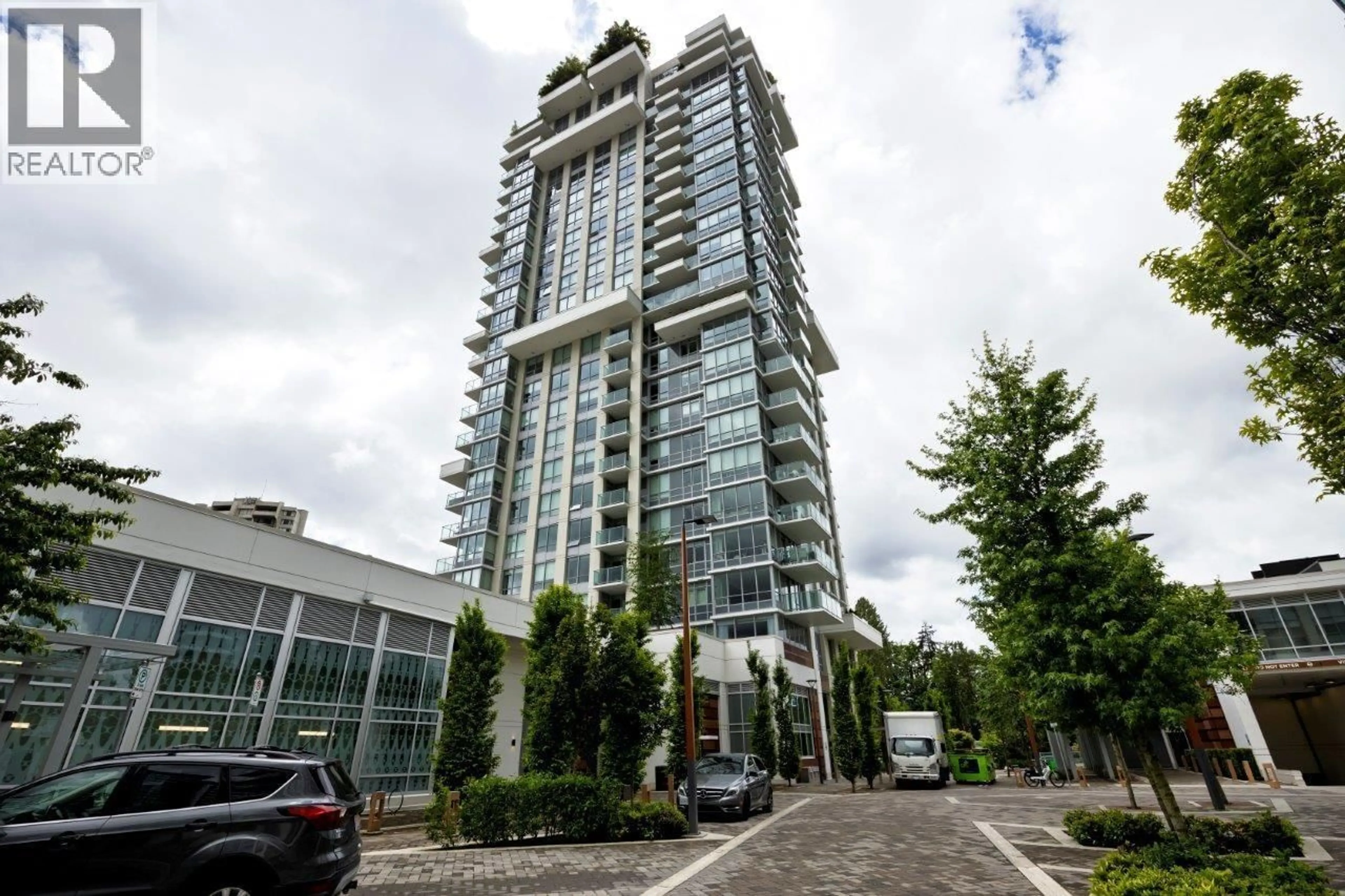 Indoor foyer for 1008 - 1632 LIONS GATE LANE, North Vancouver British Columbia V7P0E2