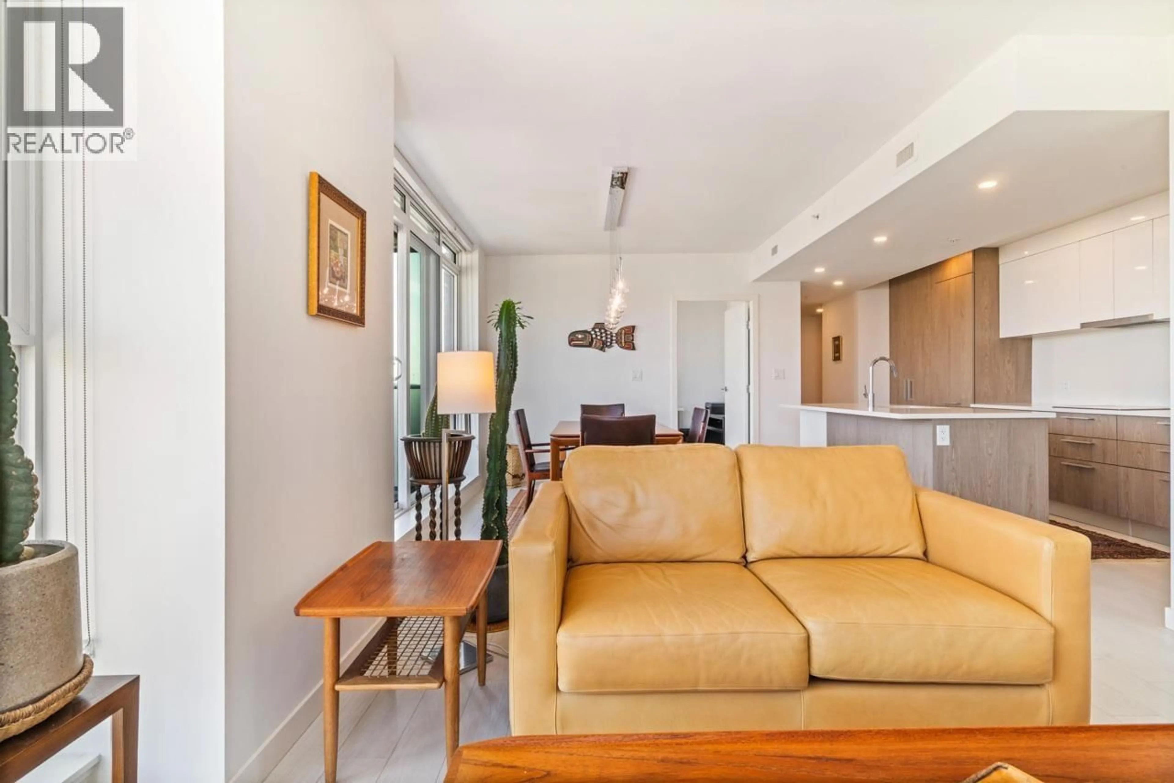 Living room with furniture, unknown for 2002 - 285 10TH AVENUE, Vancouver British Columbia V5T0H6