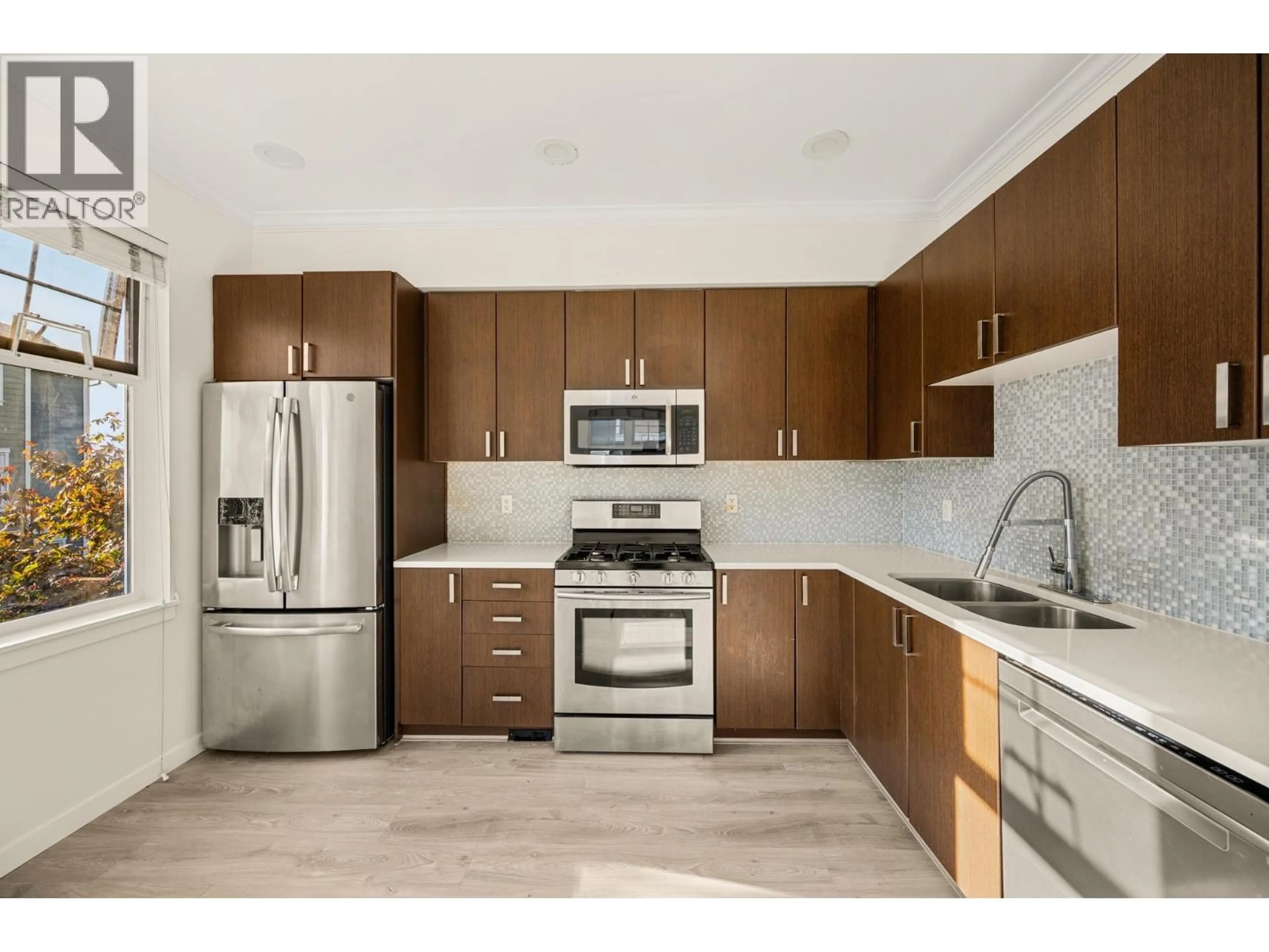 Standard kitchen, unknown for 32 - 1111 EWEN AVENUE, New Westminster British Columbia V3M5E3