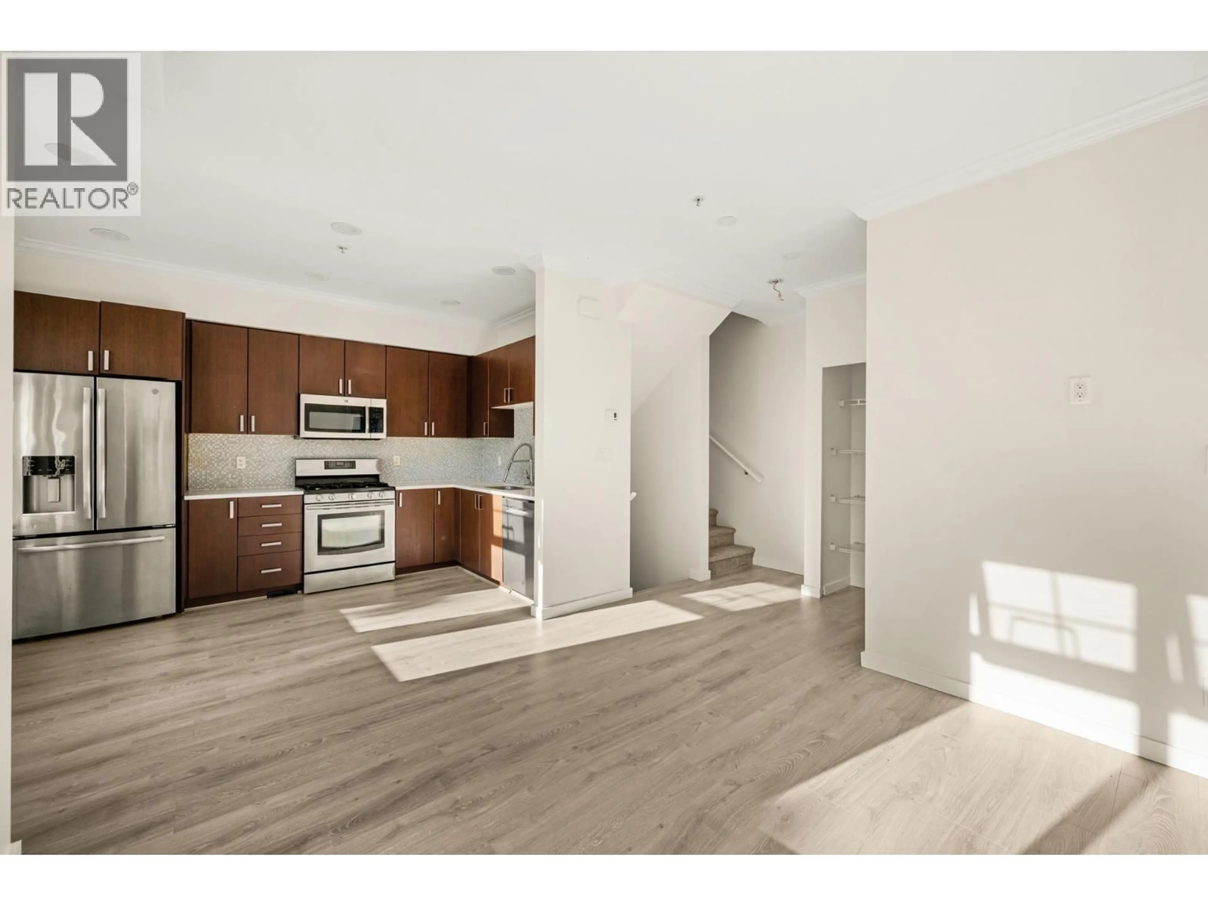 Open concept kitchen, wood/laminate floor for 32 - 1111 EWEN AVENUE, New Westminster British Columbia V3M5E3