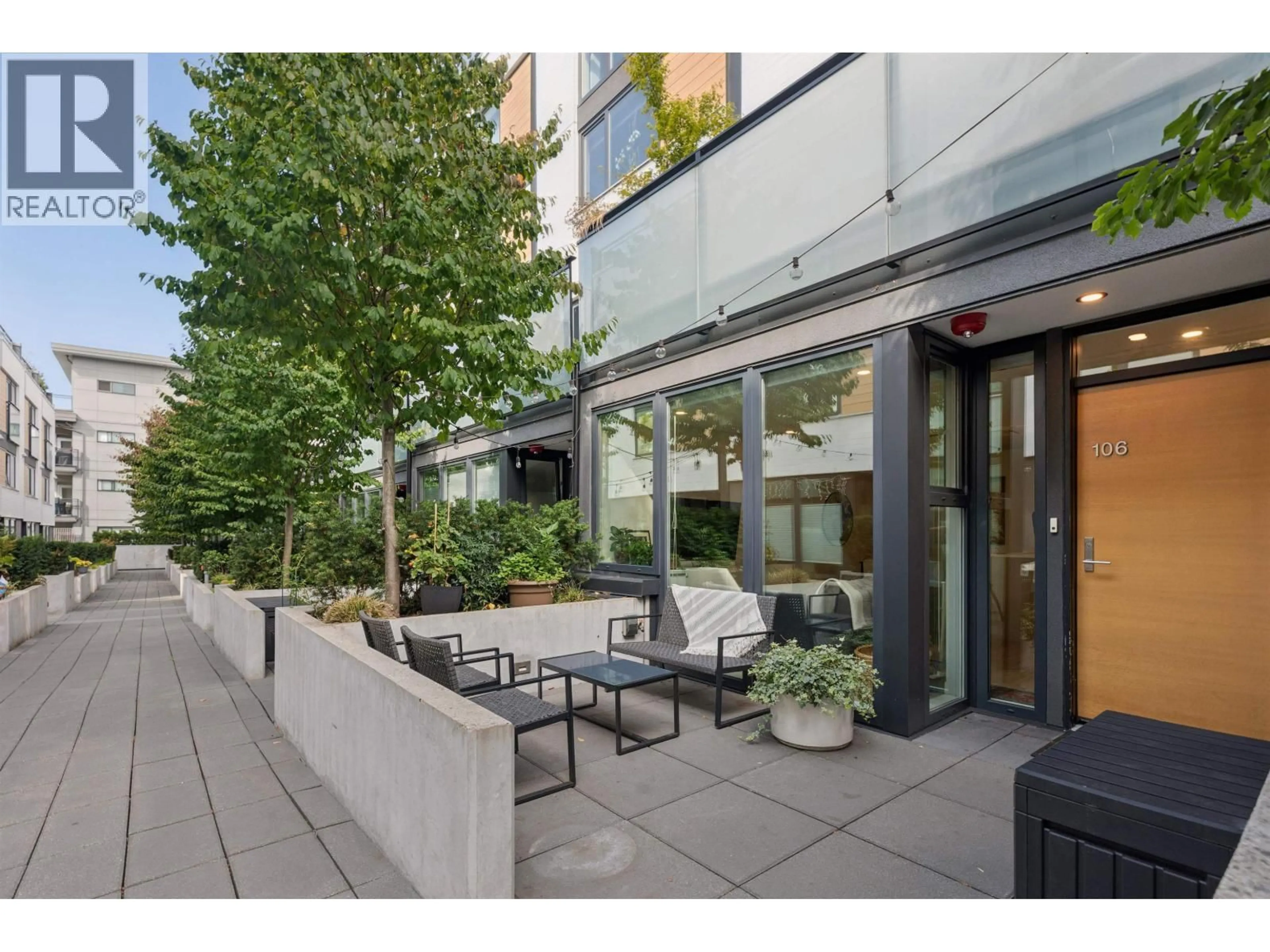 Patio, street for 106 - 649 3RD STREET, North Vancouver British Columbia V7L1G6