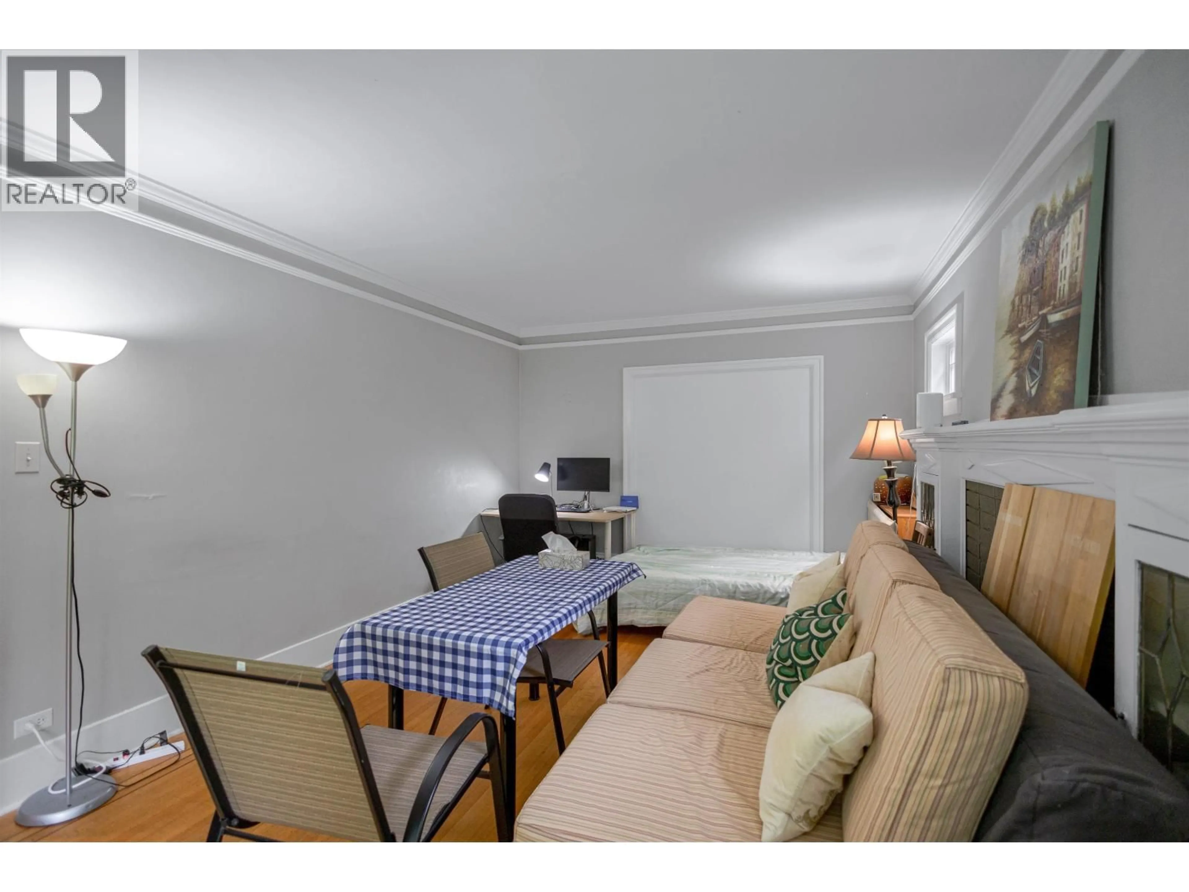 A pic of a room for 3012 14TH AVENUE, Vancouver British Columbia V6K2X8