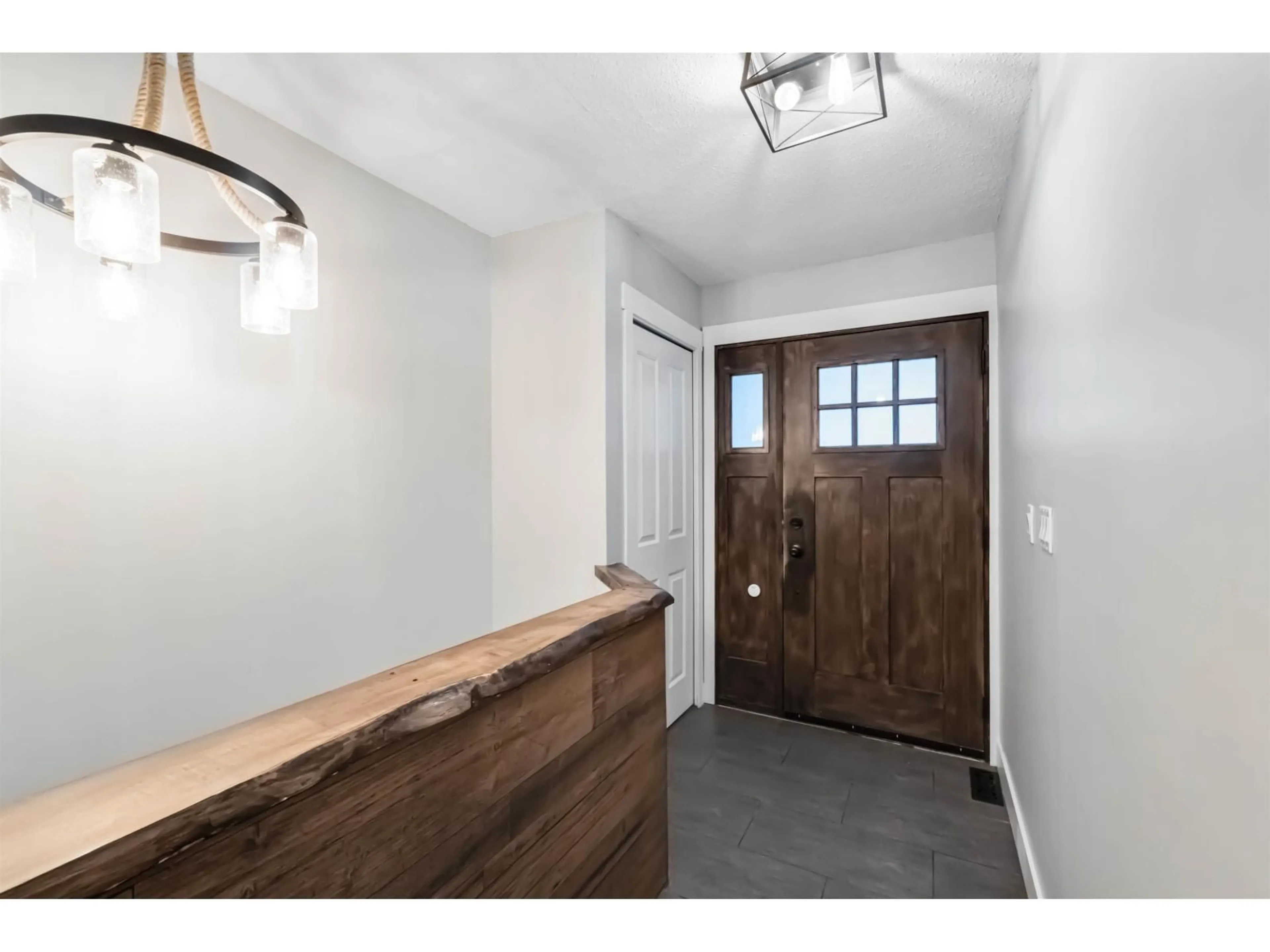 Indoor entryway for 22990 70A, Langley British Columbia V2Y2J9