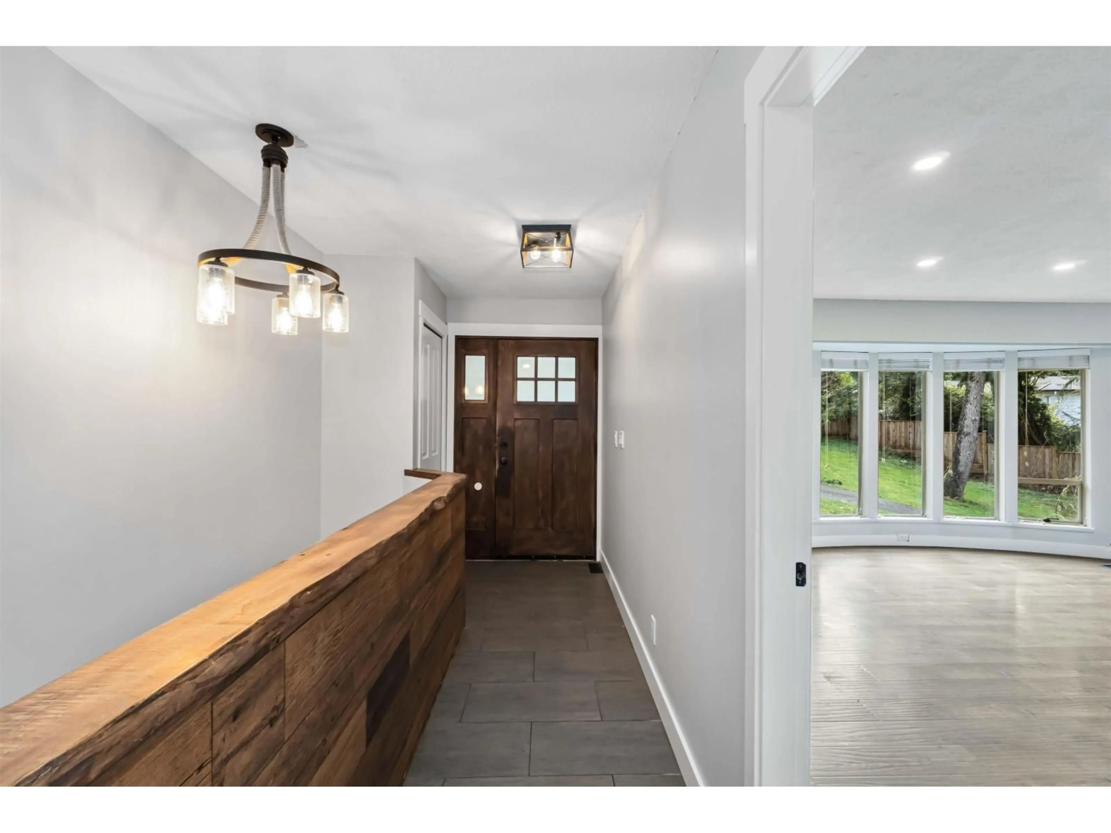 Indoor entryway for 22990 70A, Langley British Columbia V2Y2J9