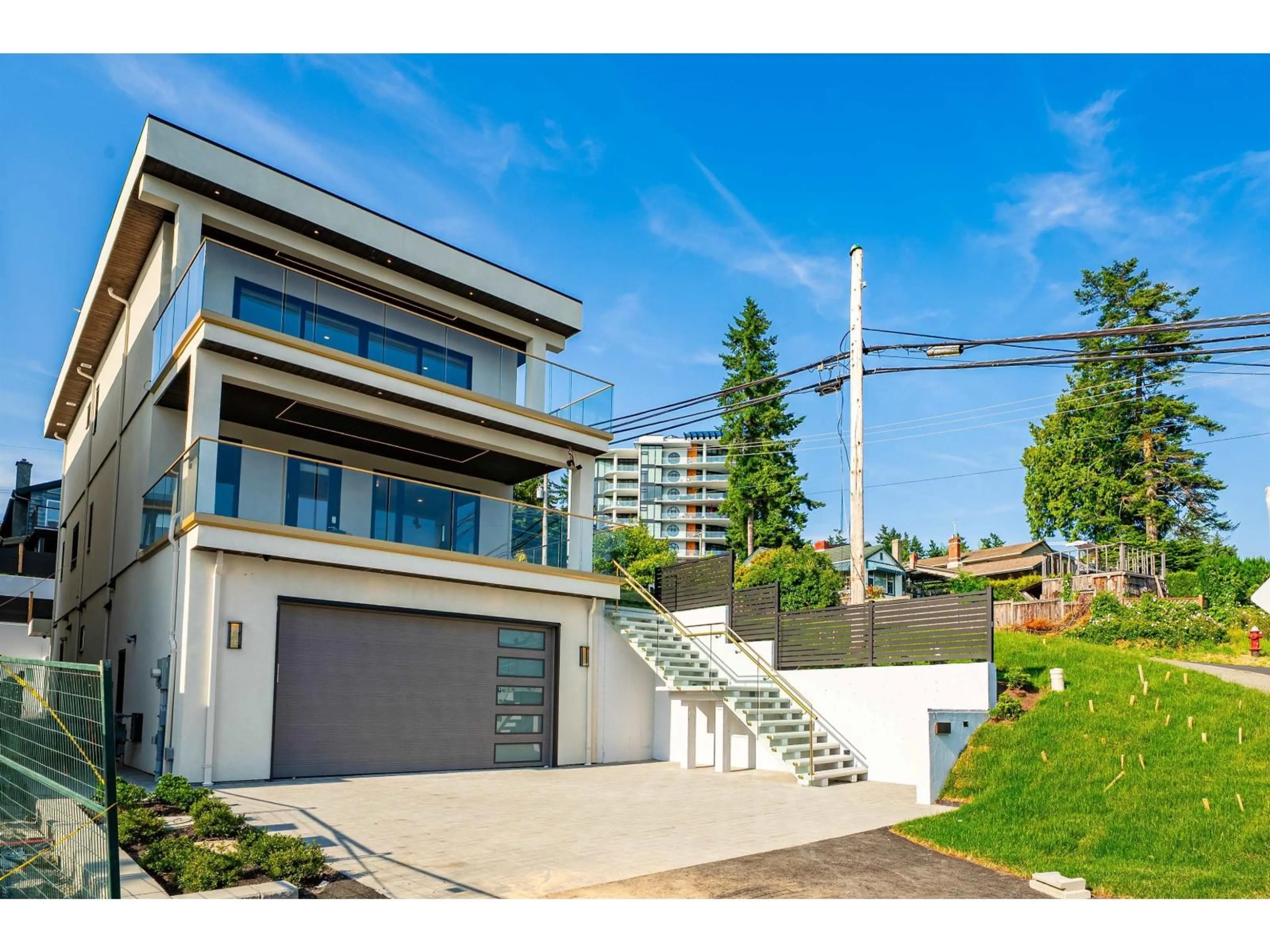 Home with vinyl exterior material, street for 14799 OXENHAM, Surrey British Columbia V4B2H8