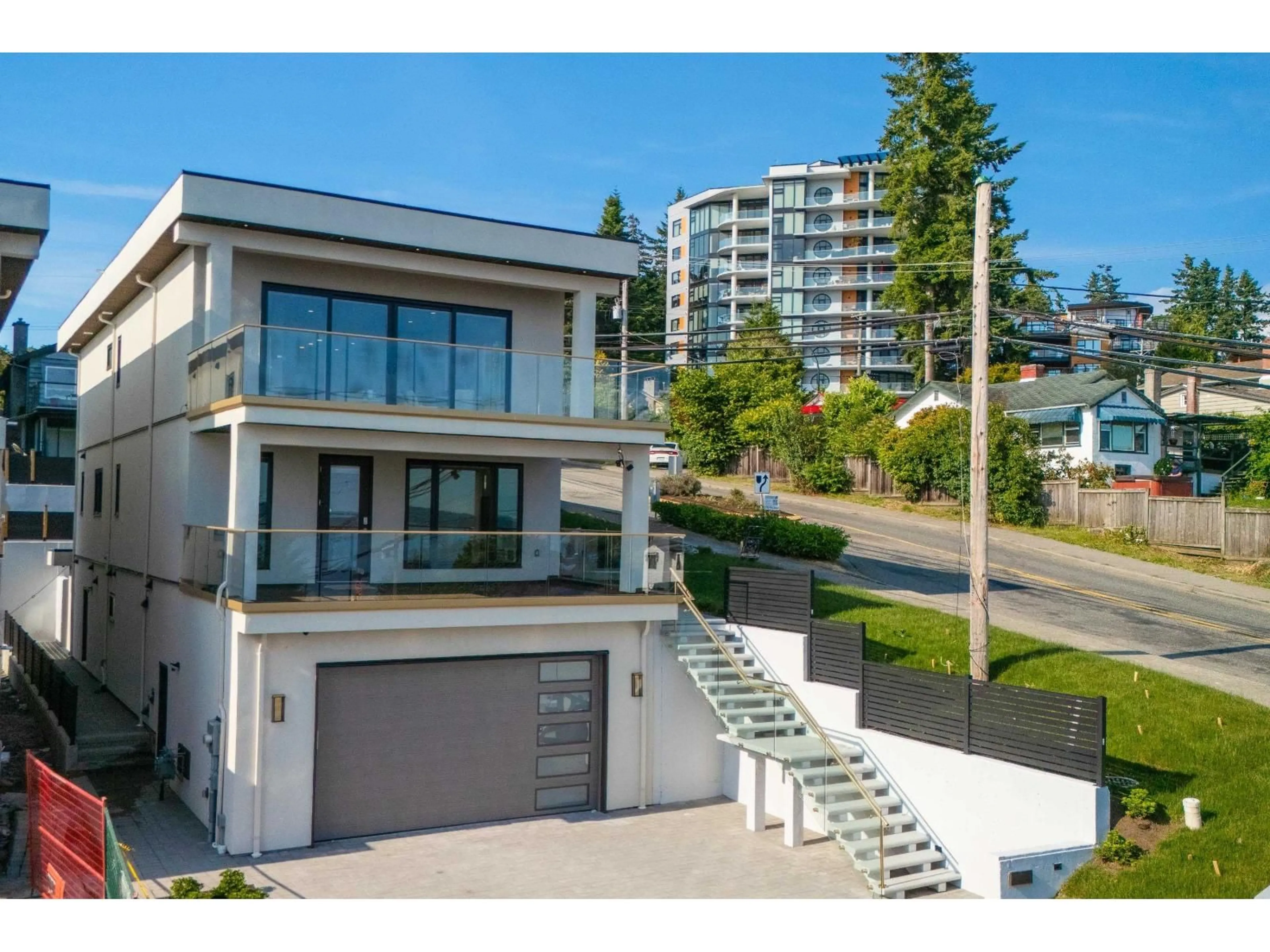 A pic from outside/outdoor area/front of a property/back of a property/a pic from drone, street for 14799 OXENHAM, Surrey British Columbia V4B2H8