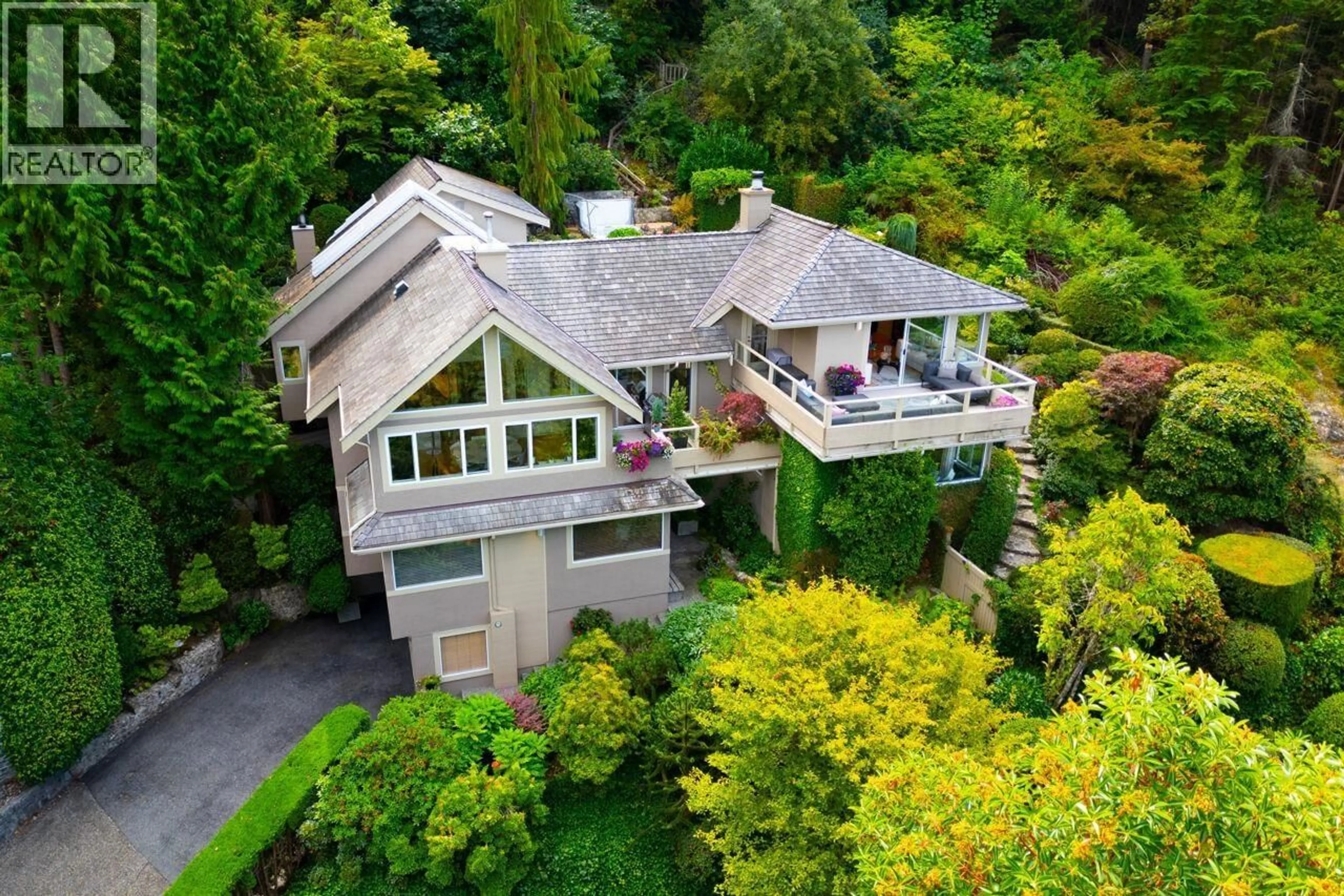 A pic from outside/outdoor area/front of a property/back of a property/a pic from drone, unknown for 5480 KEITH ROAD, West Vancouver British Columbia V7W3C9