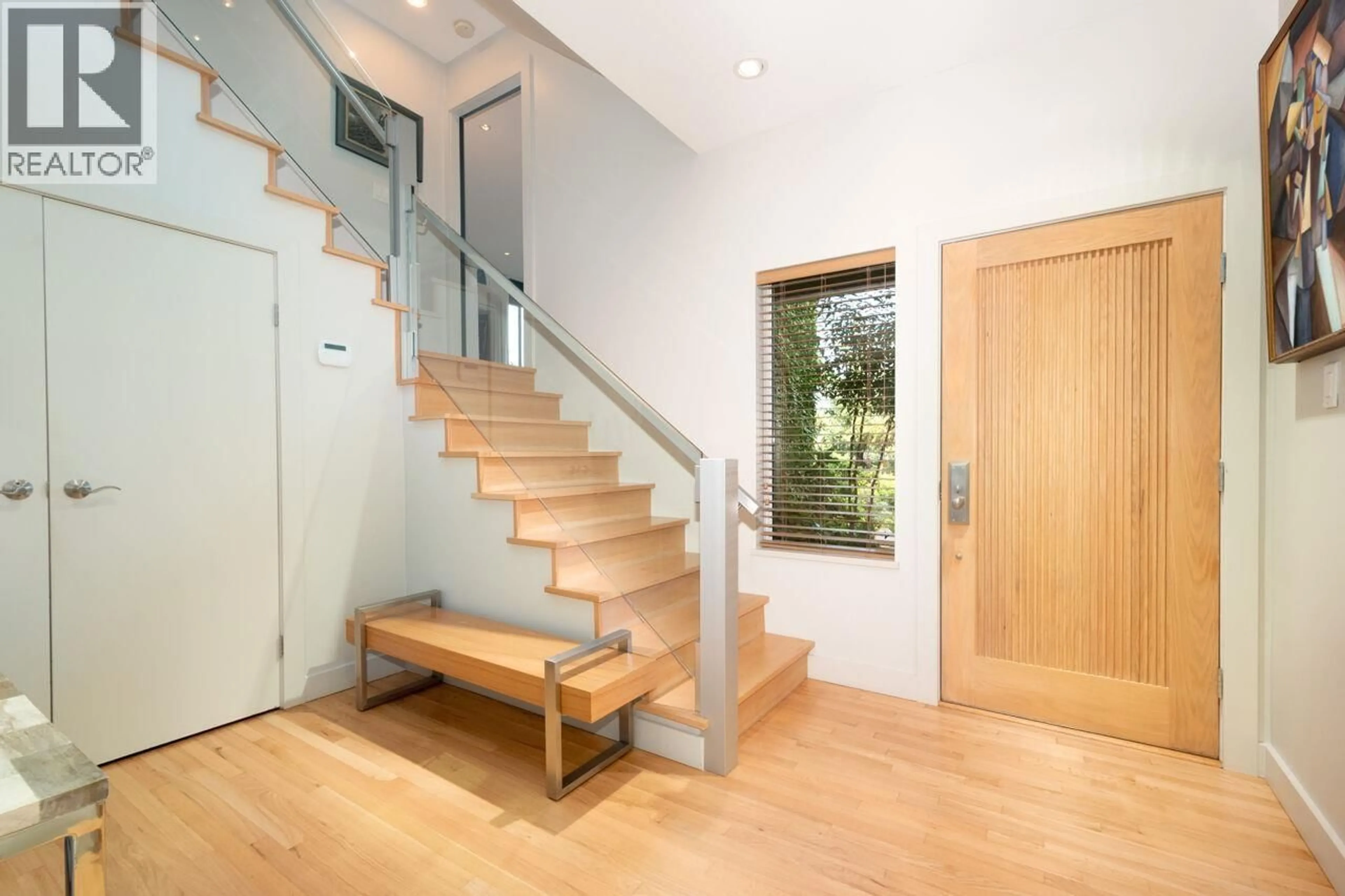 Stairs for 5480 KEITH ROAD, West Vancouver British Columbia V7W3C9