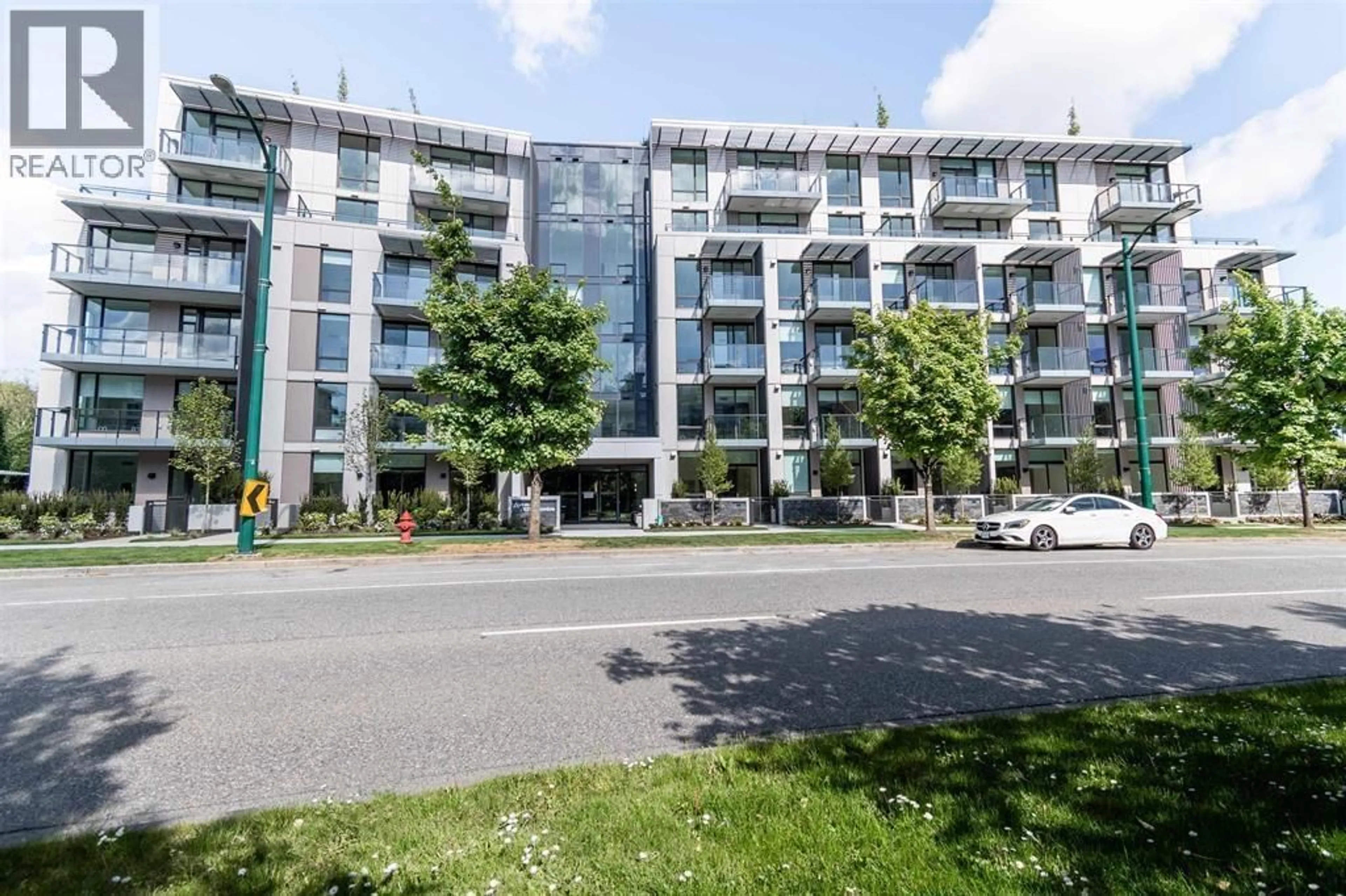 Patio, building for 108 - 5212 CAMBIE STREET, Vancouver British Columbia V5Z2Z7