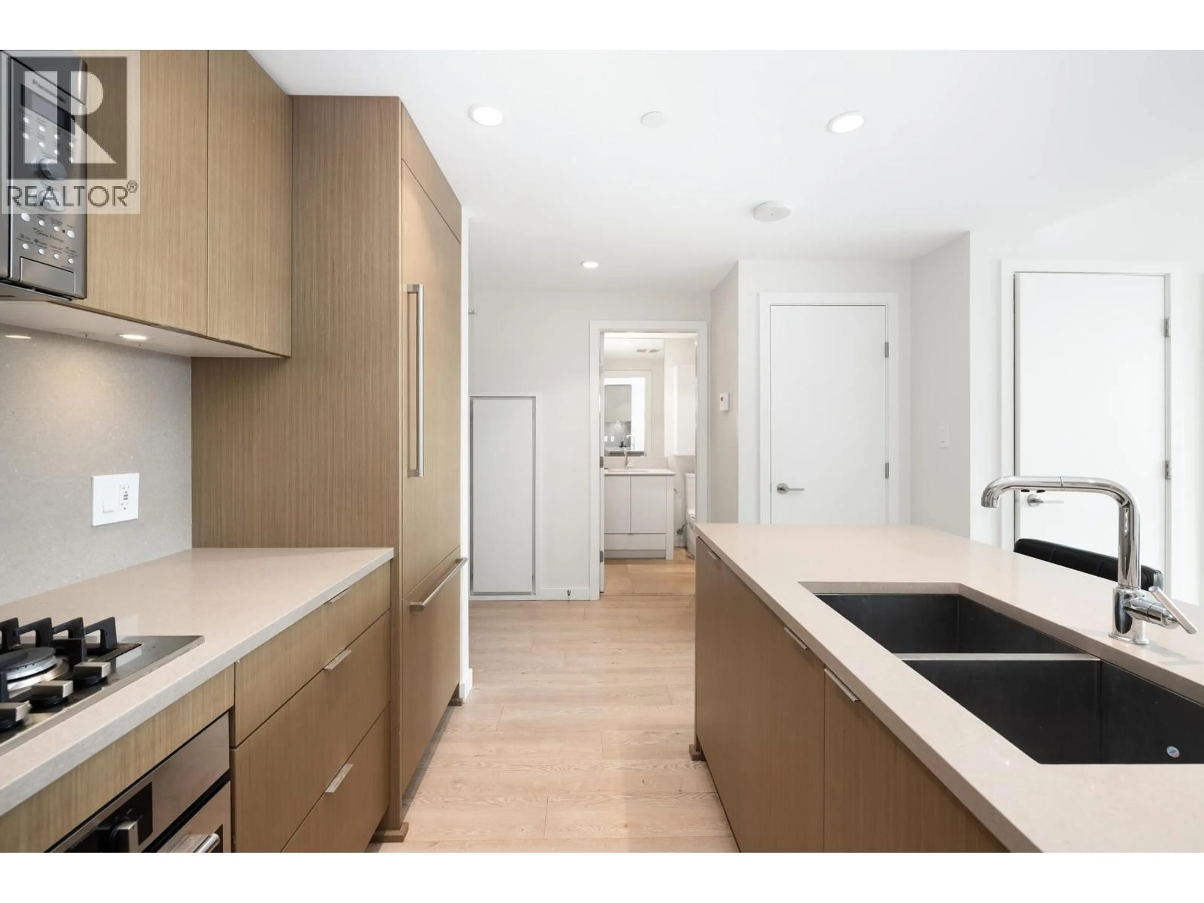 Unknown for 810 - 125 14TH STREET, North Vancouver British Columbia V7L0E6