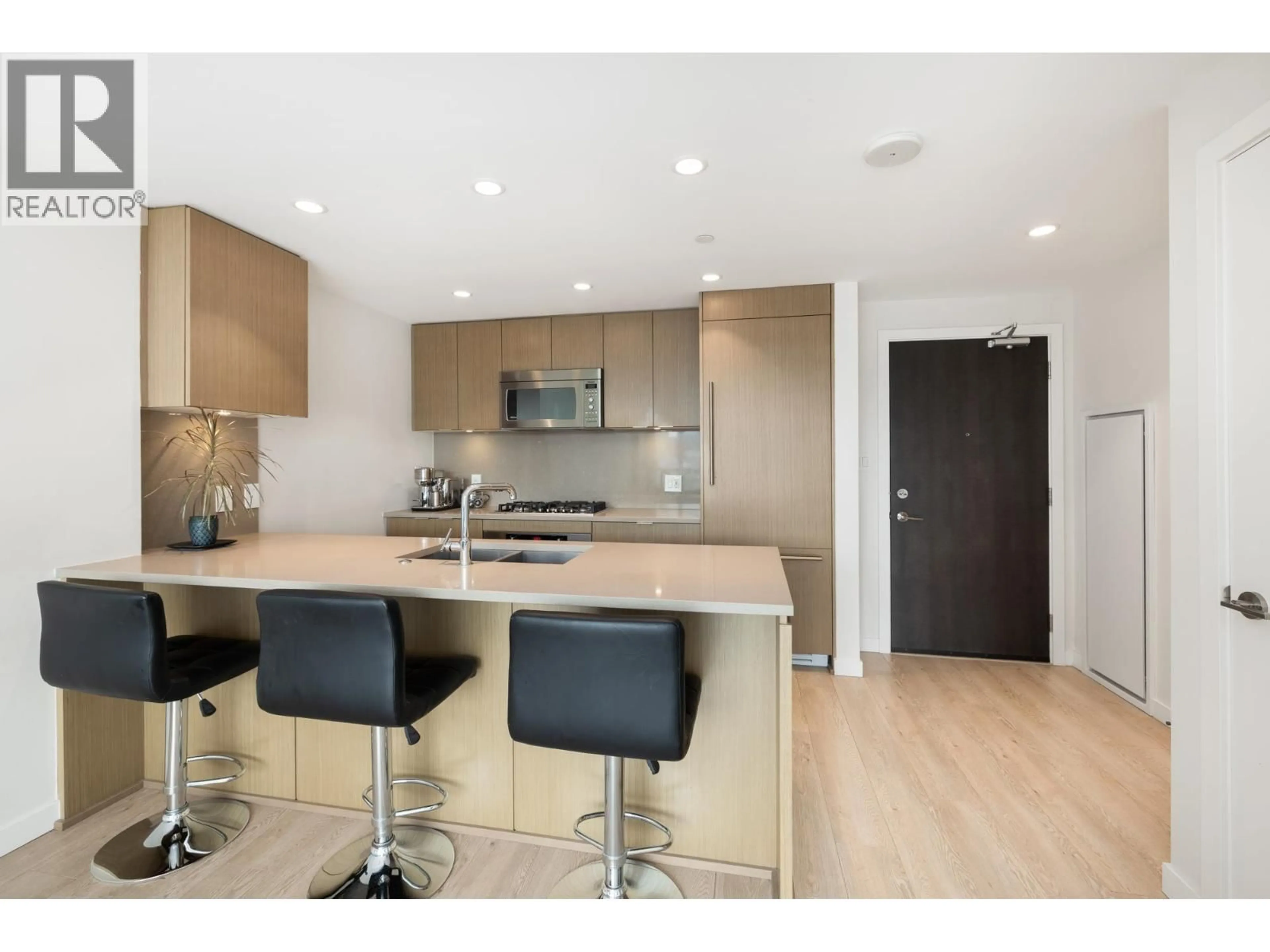 Open concept kitchen, wood/laminate floor for 810 - 125 14TH STREET, North Vancouver British Columbia V7L0E6