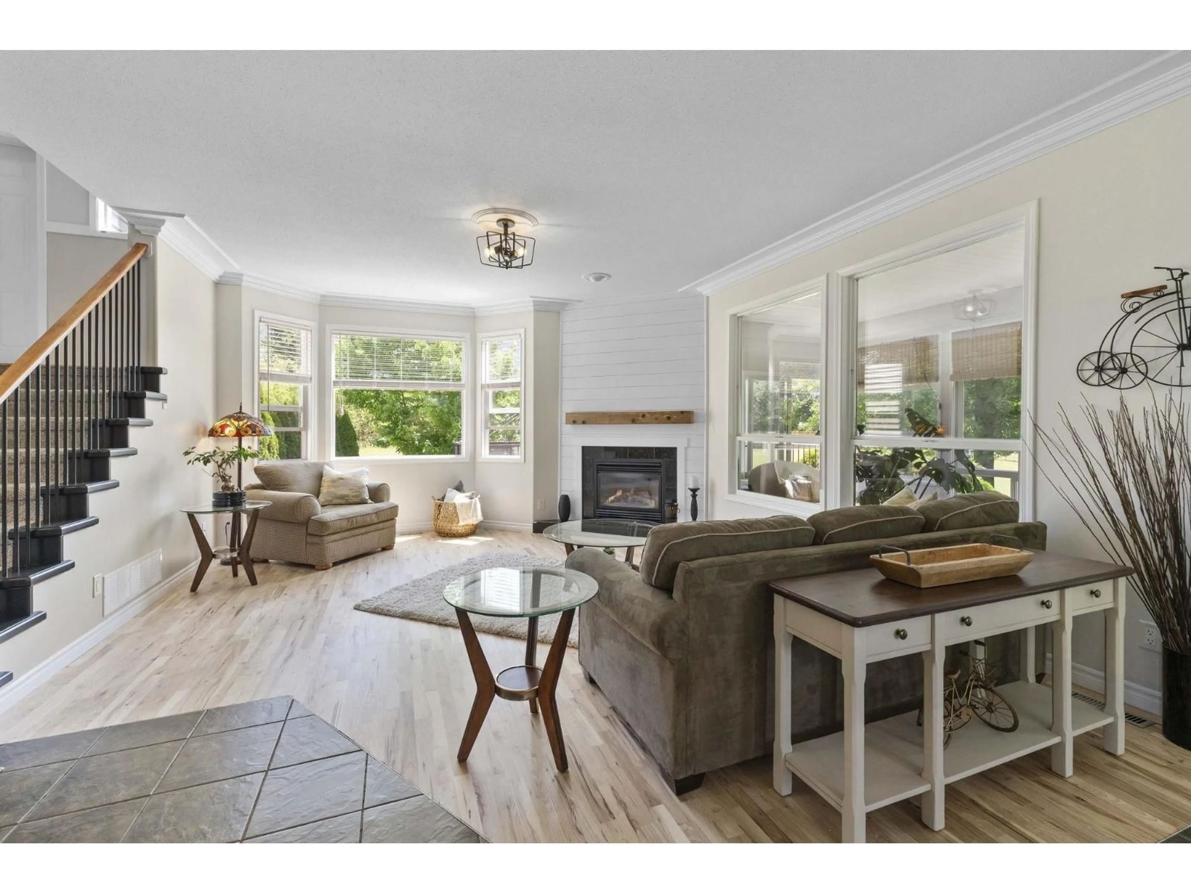 Living room with furniture, unknown for 41446 YARROW CENTRAL ROAD, Yarrow British Columbia V2R5G5