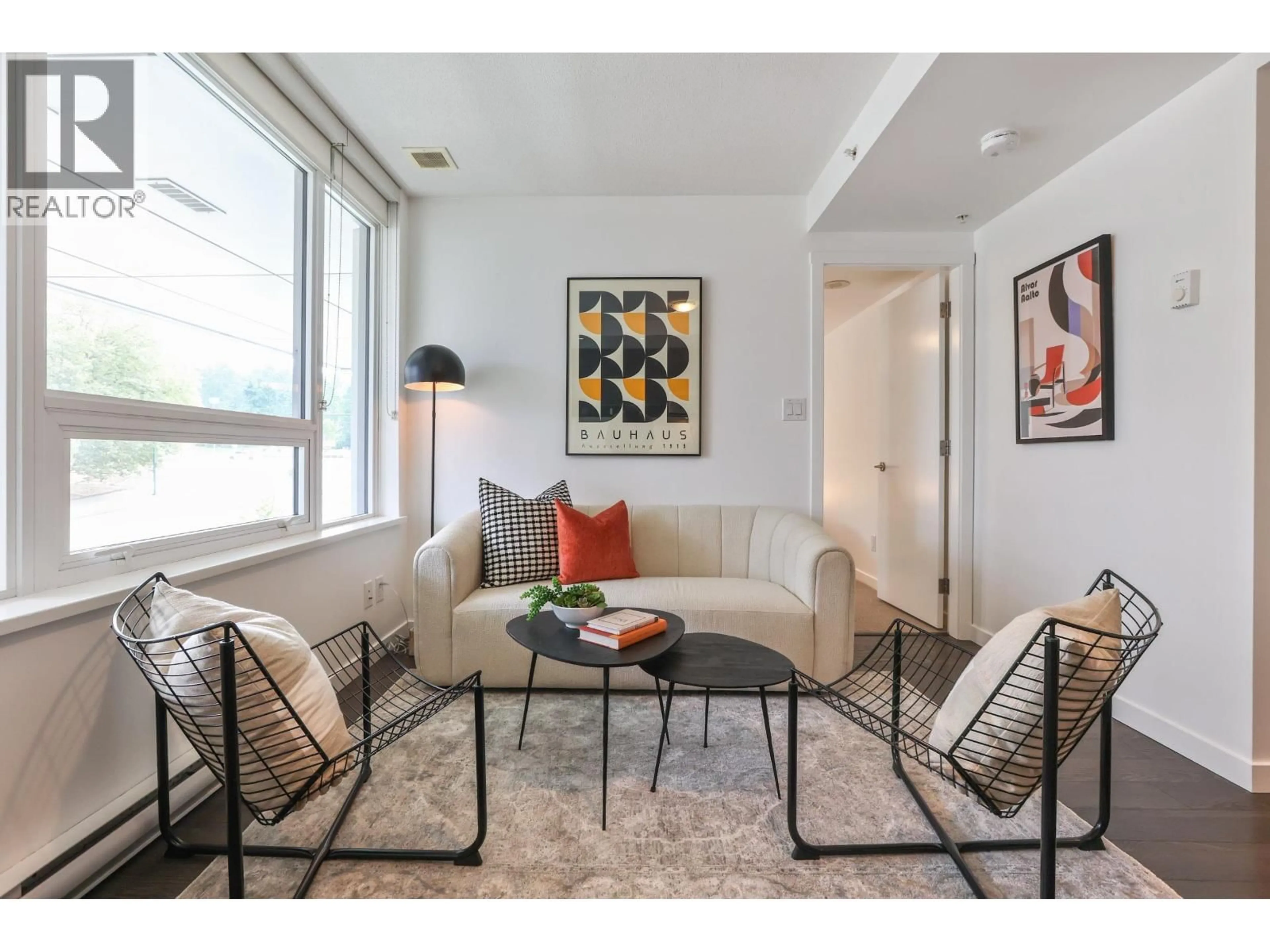 Living room with furniture, unknown for 516 - 5665 BOUNDARY ROAD, Vancouver British Columbia V5R0E4